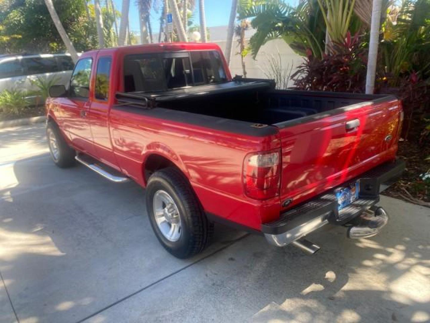 2005 Bright Red /Medium Dk Flint Ford Ranger XLT X CAB LOW MILES 55,254 (1FTZR14U75P) with an 3.0L MPFI V6 Engine engine, Automatic transmission, located at 4701 North Dixie Hwy, Pompano Beach, FL, 33064, (954) 422-2889, 26.240938, -80.123474 - OUR WEBPAGE FLORIDACARS1.COM HAS OVER 100 PHOTOS AND FREE CARFAX LINK 2005 FORD RANGER XLT XCAB VIN: 1FTZR14U75PA45984 1 F T Z R 1 4 U 7 5 P A 4 5 9 8 4 CLUB CAB PICKUP 3.0L V6 F 12V GASOLINE TOW PKG UPGRADED STEREO SYSTEM AND MORE REAR WHEEL DRIVE Top Features Alloy Wheels Running Boards Bed Liner - Photo#5