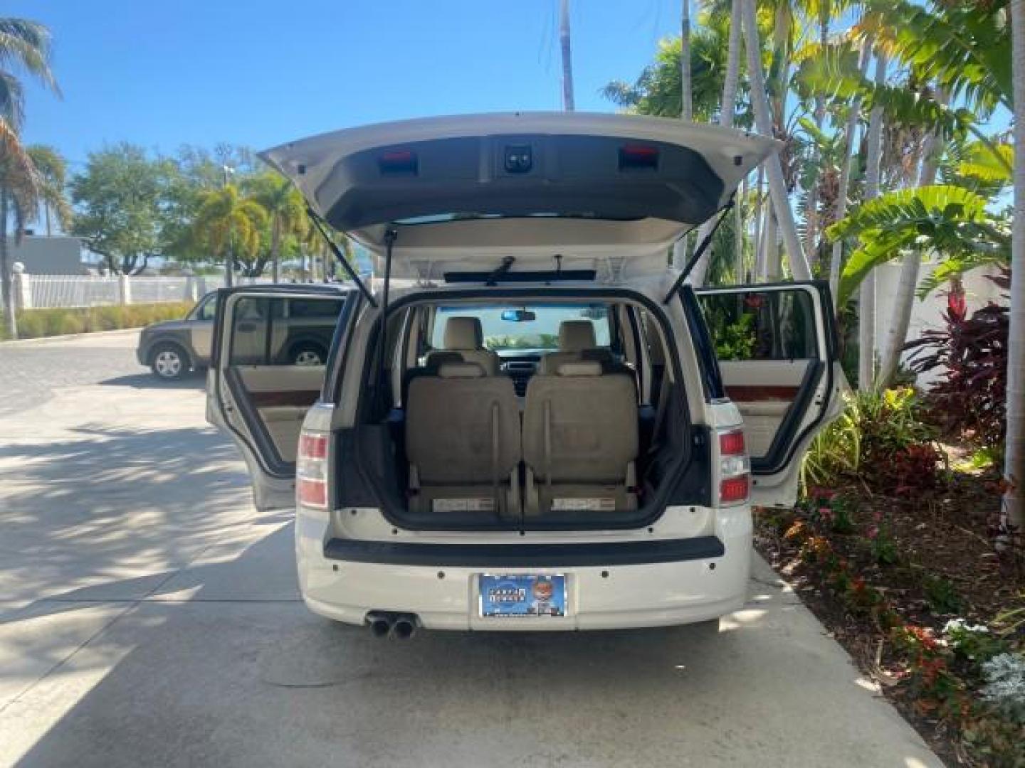 2009 White Suede /Medium Light Stone Ford Flex Limited LEATHER SUNROOF (2FMDK53C99B) with an 3.5L V6 Duratec Engine engine, Automatic transmission, located at 4701 North Dixie Hwy, Pompano Beach, FL, 33064, (954) 422-2889, 26.240938, -80.123474 - OUR WEBPAGE FLORIDACARS1.COM HAS OVER 100 PHOTOS AND FREE CARFAX LINK 2009 FORD FLEX VIN: 2FMDK53C99BA12573 4 DOOR LIMITED FWD 3.5L V6 DURATEC ENGINE GASOLINE FRONT WHEEL DRIVE Highlighted Features Bed Liner Cloth Seats ABS Brakes Automatic Transmission Power Locks AM/FM Stereo CD Audio Power Mirror - Photo#15