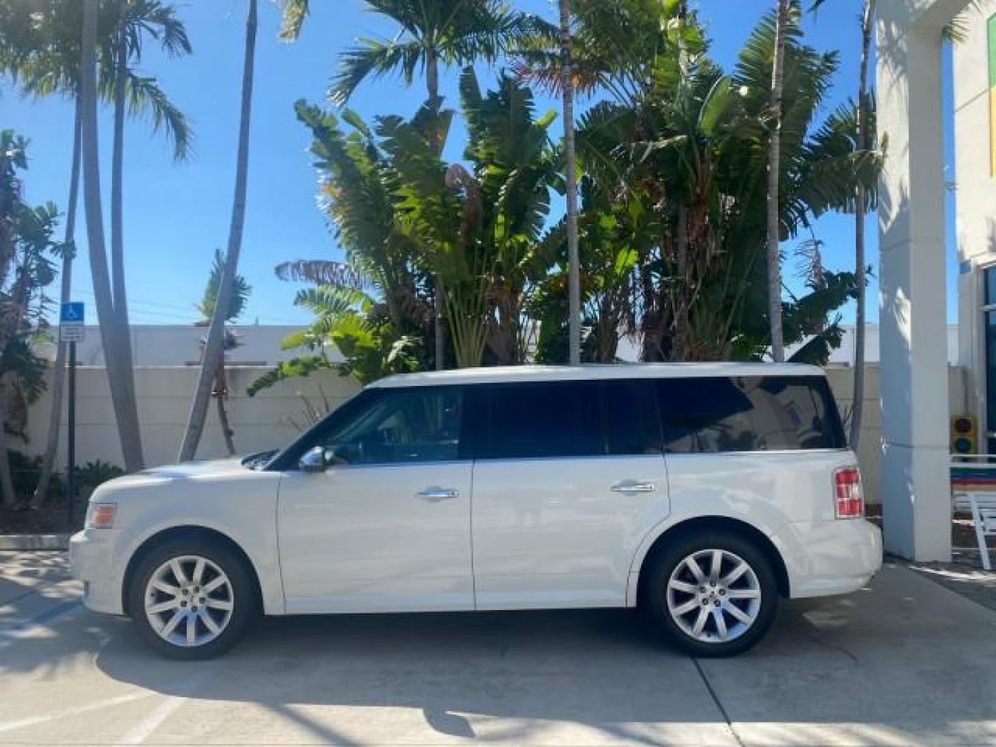 2009 White Suede /Medium Light Stone Ford Flex Limited LEATHER SUNROOF (2FMDK53C99B) with an 3.5L V6 Duratec Engine engine, Automatic transmission, located at 4701 North Dixie Hwy, Pompano Beach, FL, 33064, (954) 422-2889, 26.240938, -80.123474 - OUR WEBPAGE FLORIDACARS1.COM HAS OVER 100 PHOTOS AND FREE CARFAX LINK 2009 FORD FLEX VIN: 2FMDK53C99BA12573 4 DOOR LIMITED FWD 3.5L V6 DURATEC ENGINE GASOLINE FRONT WHEEL DRIVE Highlighted Features Bed Liner Cloth Seats ABS Brakes Automatic Transmission Power Locks AM/FM Stereo CD Audio Power Mirror - Photo#4