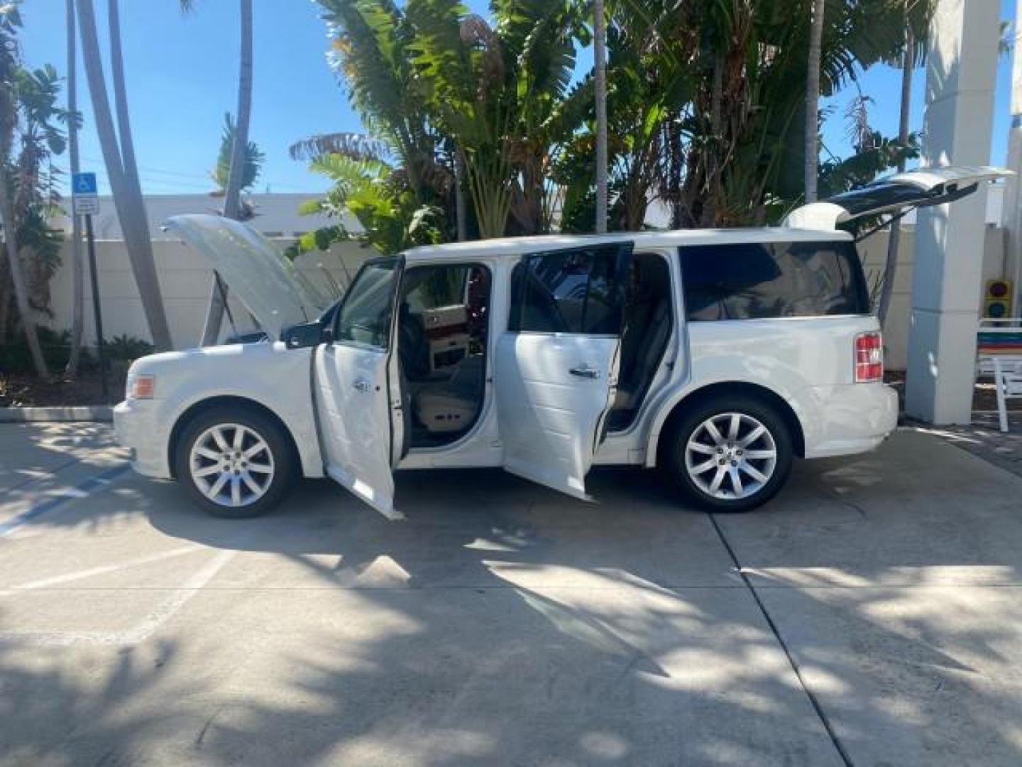 2009 White Suede /Medium Light Stone Ford Flex Limited LEATHER SUNROOF (2FMDK53C99B) with an 3.5L V6 Duratec Engine engine, Automatic transmission, located at 4701 North Dixie Hwy, Pompano Beach, FL, 33064, (954) 422-2889, 26.240938, -80.123474 - OUR WEBPAGE FLORIDACARS1.COM HAS OVER 100 PHOTOS AND FREE CARFAX LINK 2009 FORD FLEX VIN: 2FMDK53C99BA12573 4 DOOR LIMITED FWD 3.5L V6 DURATEC ENGINE GASOLINE FRONT WHEEL DRIVE Highlighted Features Bed Liner Cloth Seats ABS Brakes Automatic Transmission Power Locks AM/FM Stereo CD Audio Power Mirror - Photo#8