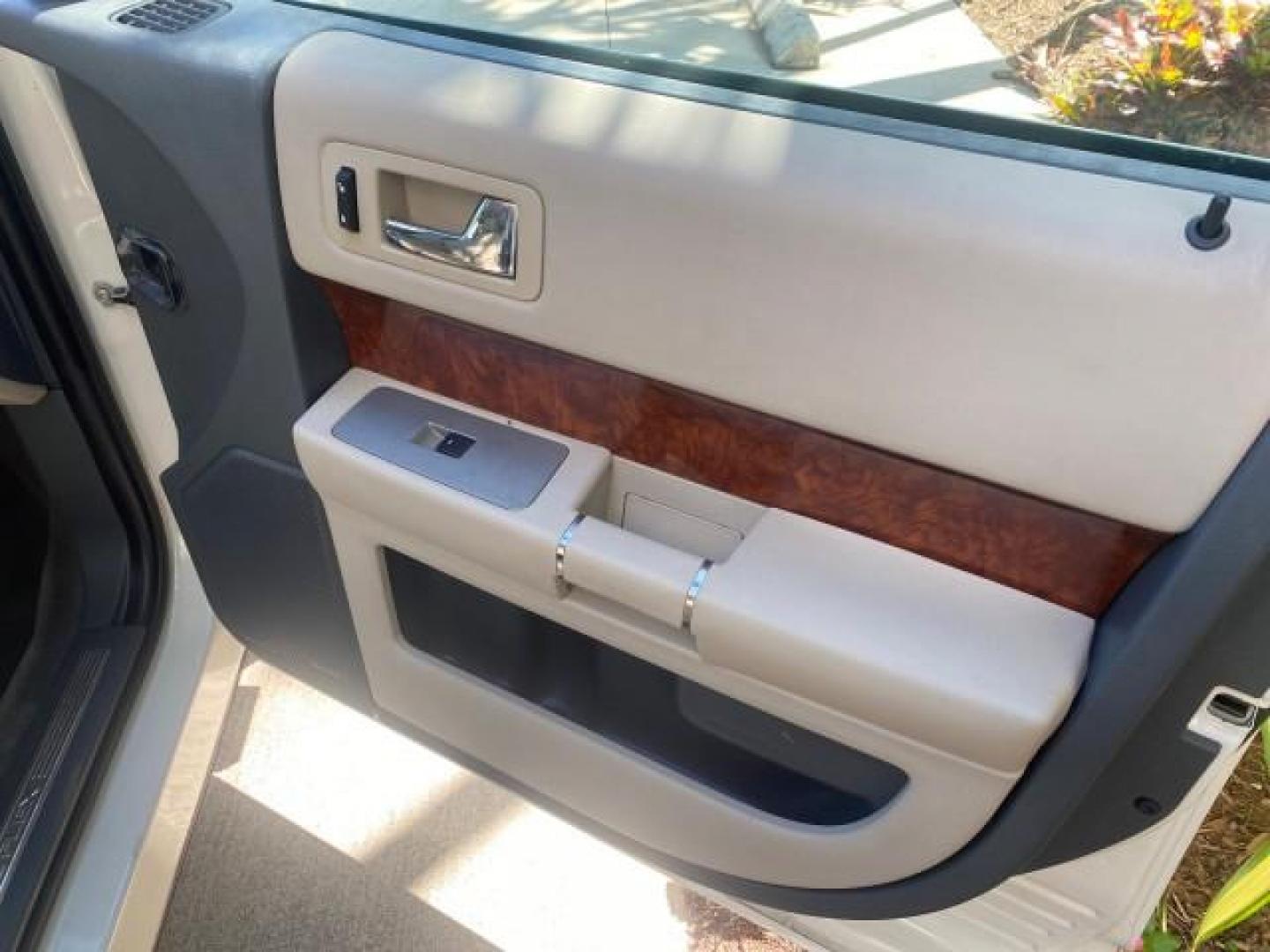2009 White Suede /Medium Light Stone Ford Flex Limited LEATHER SUNROOF (2FMDK53C99B) with an 3.5L V6 Duratec Engine engine, Automatic transmission, located at 4701 North Dixie Hwy, Pompano Beach, FL, 33064, (954) 422-2889, 26.240938, -80.123474 - OUR WEBPAGE FLORIDACARS1.COM HAS OVER 100 PHOTOS AND FREE CARFAX LINK 2009 FORD FLEX VIN: 2FMDK53C99BA12573 4 DOOR LIMITED FWD 3.5L V6 DURATEC ENGINE GASOLINE FRONT WHEEL DRIVE Highlighted Features Bed Liner Cloth Seats ABS Brakes Automatic Transmission Power Locks AM/FM Stereo CD Audio Power Mirror - Photo#96