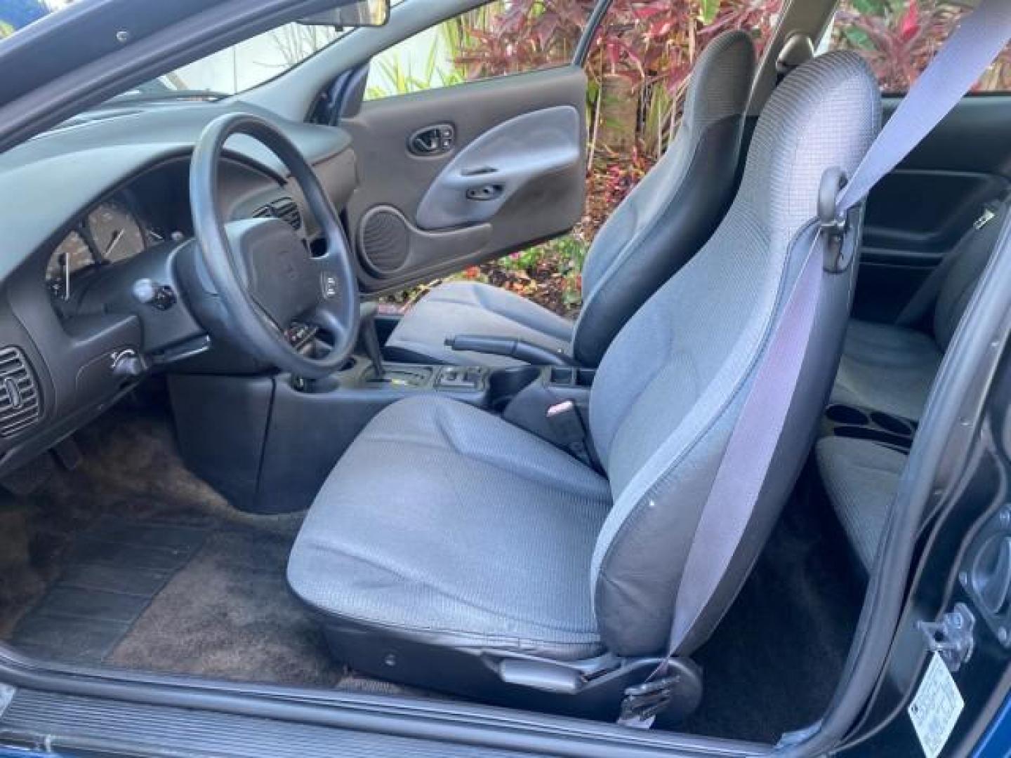 2001 Dark Blue /Grey Saturn SC 3dr COUPE LOW MILES 56,486 (1G8ZP128X1Z) with an 1.9L SOHC SPFI 8-Valve L4 Aluminum Engine engine, Automatic transmission, located at 4701 North Dixie Hwy, Pompano Beach, FL, 33064, (954) 422-2889, 26.240938, -80.123474 - OUR WEBPAGE FLORIDACARS1.COM HAS OVER 100 PHOTOS AND FREE CARFAX LINK 2001 SATURN S-SERIES SC1 VIN: 1G8ZP128X1Z255015 1 G 8 Z P 1 2 8 X 1 Z 2 5 5 0 1 5 COUPE 3 DR 1.9L I4 F SOHC GASOLINE FRONT WHEEL DRIVE Top Features Cloth Seats Leatherette and Cloth Basic Features AM/FM Stereo CD Audio Power Mir - Photo#10