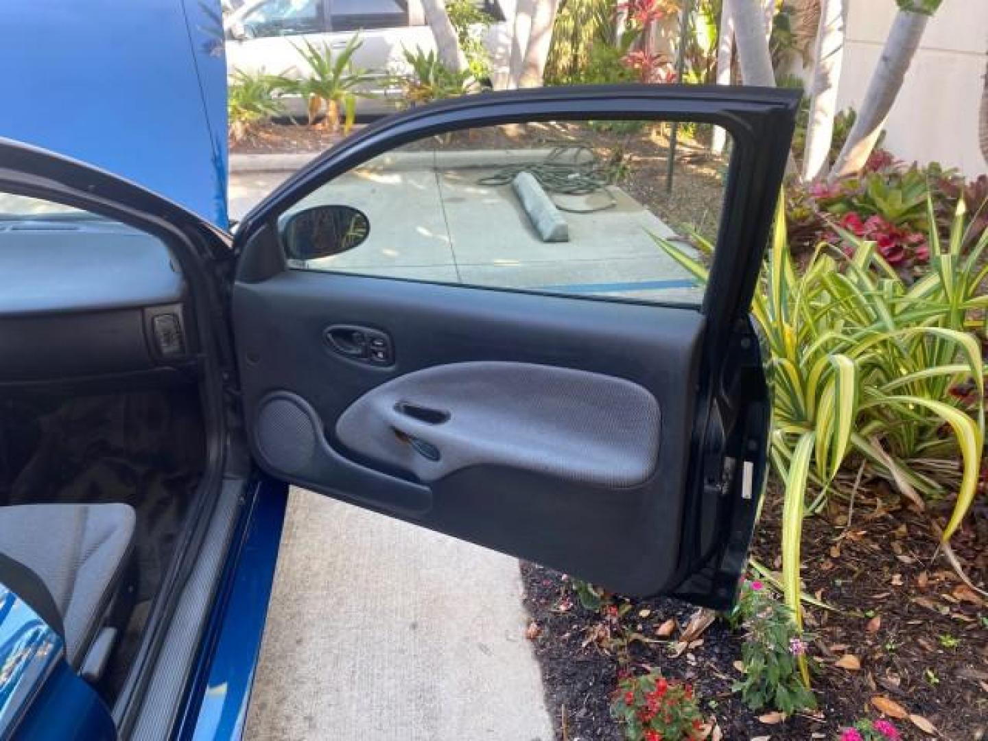 2001 Dark Blue /Grey Saturn SC 3dr COUPE LOW MILES 56,486 (1G8ZP128X1Z) with an 1.9L SOHC SPFI 8-Valve L4 Aluminum Engine engine, Automatic transmission, located at 4701 North Dixie Hwy, Pompano Beach, FL, 33064, (954) 422-2889, 26.240938, -80.123474 - OUR WEBPAGE FLORIDACARS1.COM HAS OVER 100 PHOTOS AND FREE CARFAX LINK 2001 SATURN S-SERIES SC1 VIN: 1G8ZP128X1Z255015 1 G 8 Z P 1 2 8 X 1 Z 2 5 5 0 1 5 COUPE 3 DR 1.9L I4 F SOHC GASOLINE FRONT WHEEL DRIVE Top Features Cloth Seats Leatherette and Cloth Basic Features AM/FM Stereo CD Audio Power Mir - Photo#11