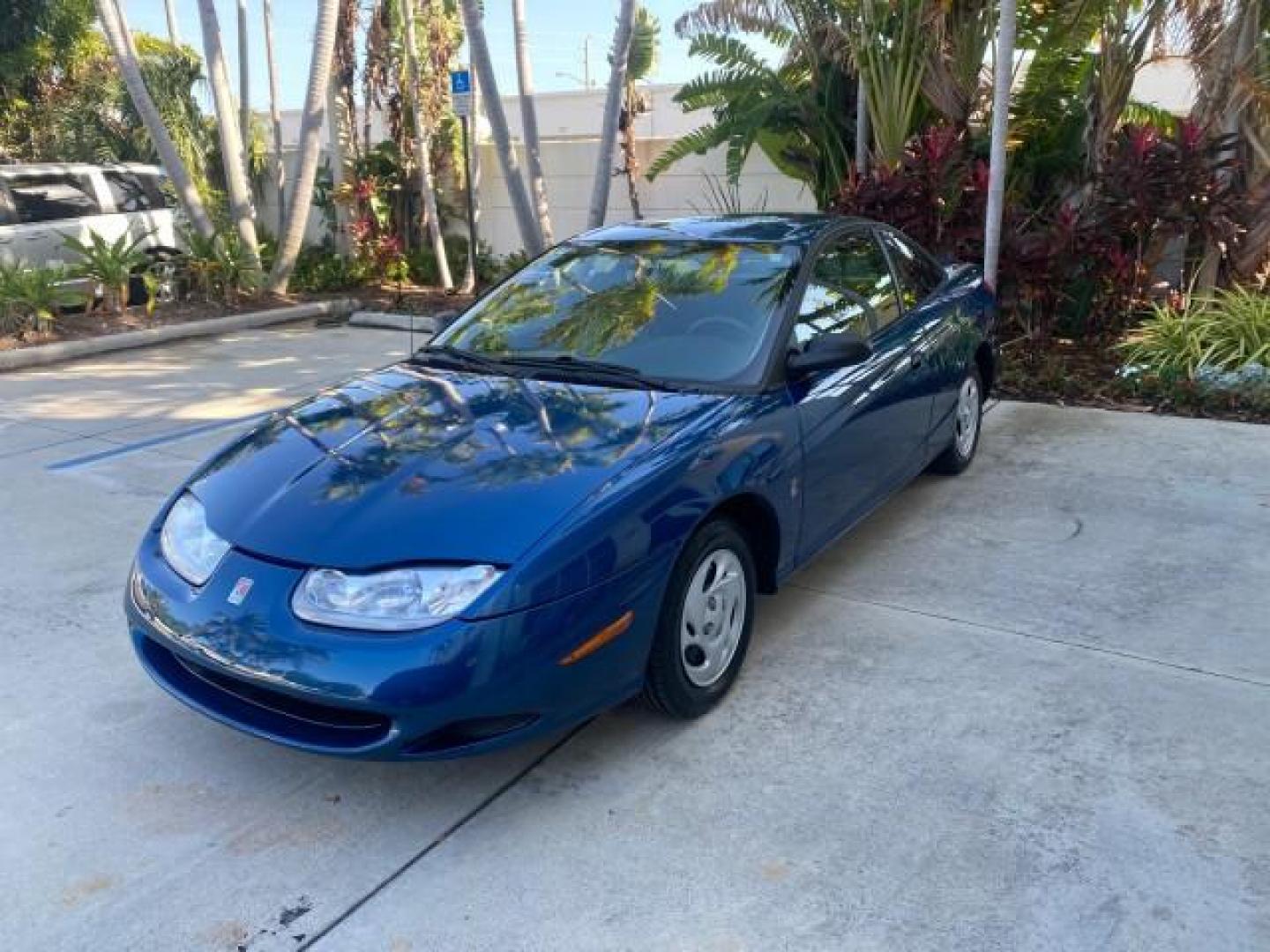 2001 Dark Blue /Grey Saturn SC 3dr COUPE LOW MILES 56,486 (1G8ZP128X1Z) with an 1.9L SOHC SPFI 8-Valve L4 Aluminum Engine engine, Automatic transmission, located at 4701 North Dixie Hwy, Pompano Beach, FL, 33064, (954) 422-2889, 26.240938, -80.123474 - OUR WEBPAGE FLORIDACARS1.COM HAS OVER 100 PHOTOS AND FREE CARFAX LINK 2001 SATURN S-SERIES SC1 VIN: 1G8ZP128X1Z255015 1 G 8 Z P 1 2 8 X 1 Z 2 5 5 0 1 5 COUPE 3 DR 1.9L I4 F SOHC GASOLINE FRONT WHEEL DRIVE Top Features Cloth Seats Leatherette and Cloth Basic Features AM/FM Stereo CD Audio Power Mir - Photo#3