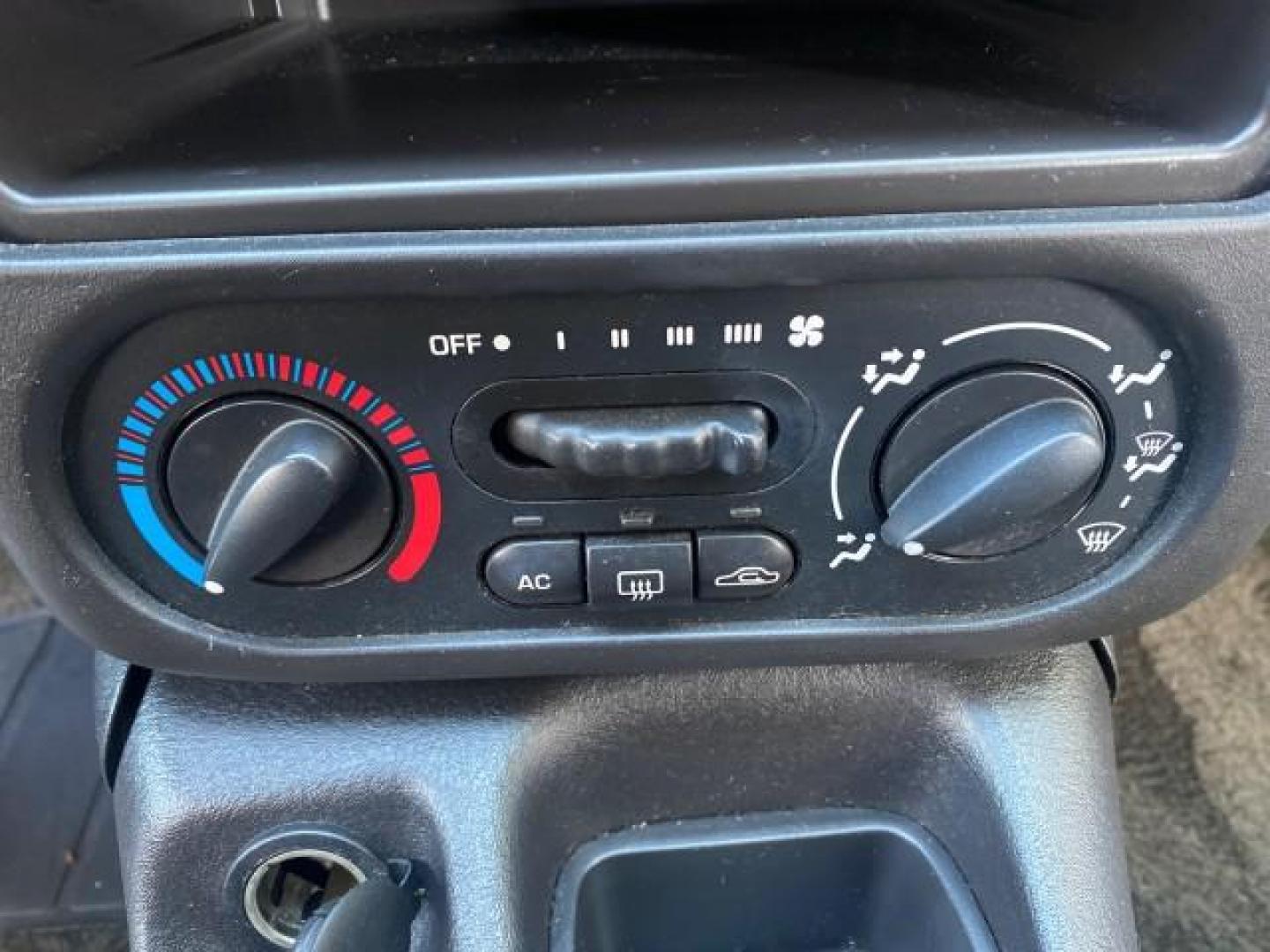 2001 Dark Blue /Grey Saturn SC 3dr COUPE LOW MILES 56,486 (1G8ZP128X1Z) with an 1.9L SOHC SPFI 8-Valve L4 Aluminum Engine engine, Automatic transmission, located at 4701 North Dixie Hwy, Pompano Beach, FL, 33064, (954) 422-2889, 26.240938, -80.123474 - OUR WEBPAGE FLORIDACARS1.COM HAS OVER 100 PHOTOS AND FREE CARFAX LINK 2001 SATURN S-SERIES SC1 VIN: 1G8ZP128X1Z255015 1 G 8 Z P 1 2 8 X 1 Z 2 5 5 0 1 5 COUPE 3 DR 1.9L I4 F SOHC GASOLINE FRONT WHEEL DRIVE Top Features Cloth Seats Leatherette and Cloth Basic Features AM/FM Stereo CD Audio Power Mir - Photo#46