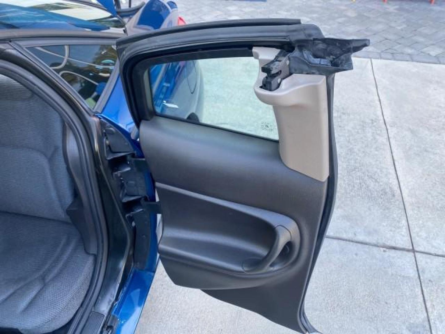 2001 Dark Blue /Grey Saturn SC 3dr COUPE LOW MILES 56,486 (1G8ZP128X1Z) with an 1.9L SOHC SPFI 8-Valve L4 Aluminum Engine engine, Automatic transmission, located at 4701 North Dixie Hwy, Pompano Beach, FL, 33064, (954) 422-2889, 26.240938, -80.123474 - OUR WEBPAGE FLORIDACARS1.COM HAS OVER 100 PHOTOS AND FREE CARFAX LINK 2001 SATURN S-SERIES SC1 VIN: 1G8ZP128X1Z255015 1 G 8 Z P 1 2 8 X 1 Z 2 5 5 0 1 5 COUPE 3 DR 1.9L I4 F SOHC GASOLINE FRONT WHEEL DRIVE Top Features Cloth Seats Leatherette and Cloth Basic Features AM/FM Stereo CD Audio Power Mir - Photo#48