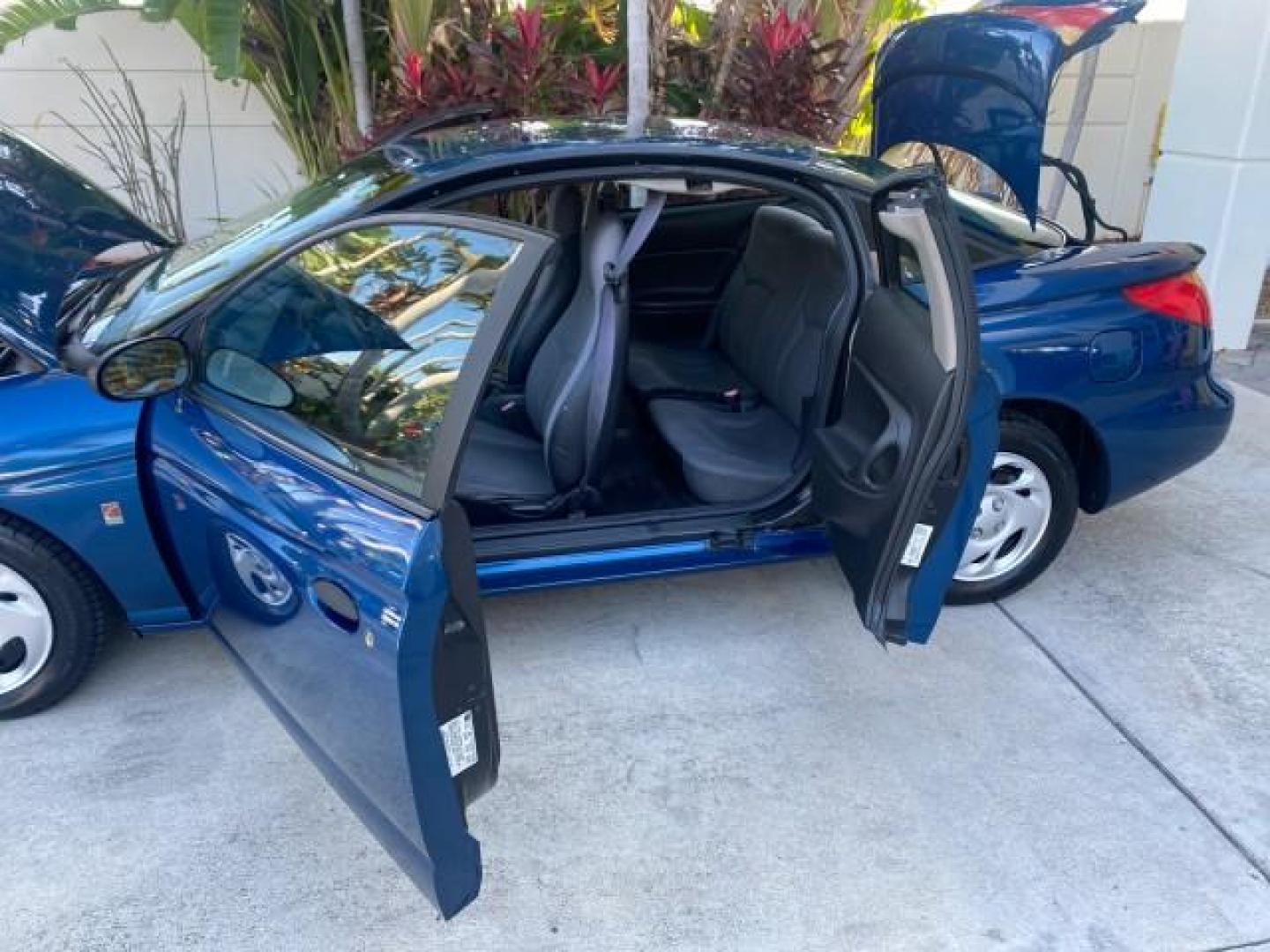 2001 Dark Blue /Grey Saturn SC 3dr COUPE LOW MILES 56,486 (1G8ZP128X1Z) with an 1.9L SOHC SPFI 8-Valve L4 Aluminum Engine engine, Automatic transmission, located at 4701 North Dixie Hwy, Pompano Beach, FL, 33064, (954) 422-2889, 26.240938, -80.123474 - OUR WEBPAGE FLORIDACARS1.COM HAS OVER 100 PHOTOS AND FREE CARFAX LINK 2001 SATURN S-SERIES SC1 VIN: 1G8ZP128X1Z255015 1 G 8 Z P 1 2 8 X 1 Z 2 5 5 0 1 5 COUPE 3 DR 1.9L I4 F SOHC GASOLINE FRONT WHEEL DRIVE Top Features Cloth Seats Leatherette and Cloth Basic Features AM/FM Stereo CD Audio Power Mir - Photo#55