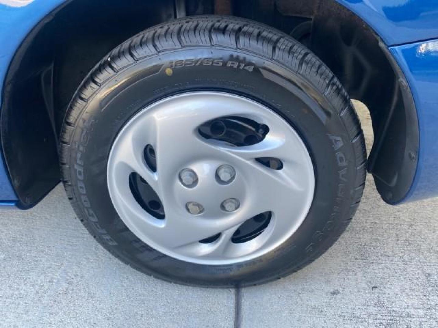 2001 Dark Blue /Grey Saturn SC 3dr COUPE LOW MILES 56,486 (1G8ZP128X1Z) with an 1.9L SOHC SPFI 8-Valve L4 Aluminum Engine engine, Automatic transmission, located at 4701 North Dixie Hwy, Pompano Beach, FL, 33064, (954) 422-2889, 26.240938, -80.123474 - OUR WEBPAGE FLORIDACARS1.COM HAS OVER 100 PHOTOS AND FREE CARFAX LINK 2001 SATURN S-SERIES SC1 VIN: 1G8ZP128X1Z255015 1 G 8 Z P 1 2 8 X 1 Z 2 5 5 0 1 5 COUPE 3 DR 1.9L I4 F SOHC GASOLINE FRONT WHEEL DRIVE Top Features Cloth Seats Leatherette and Cloth Basic Features AM/FM Stereo CD Audio Power Mir - Photo#56