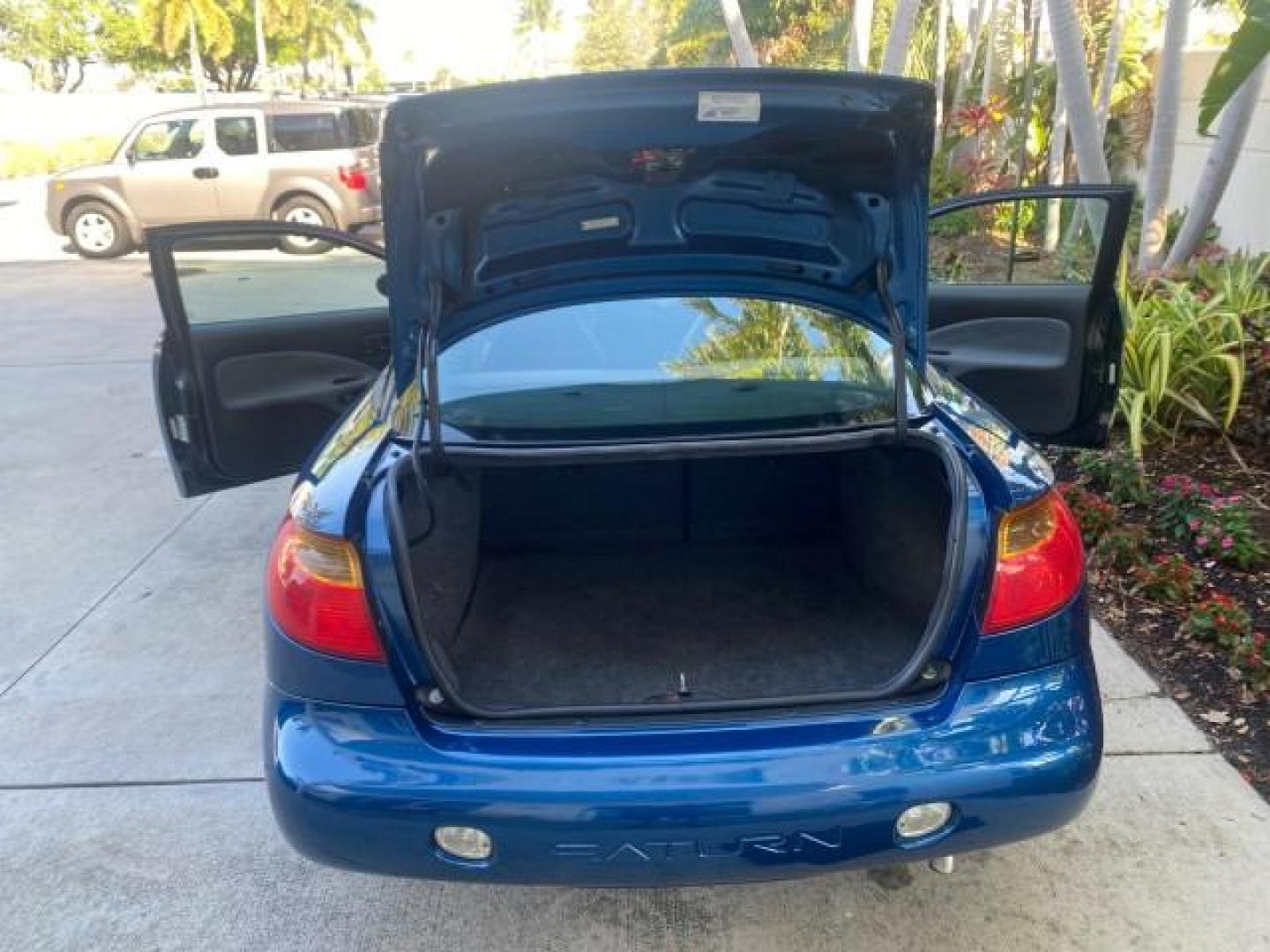 2001 Dark Blue /Grey Saturn SC 3dr COUPE LOW MILES 56,486 (1G8ZP128X1Z) with an 1.9L SOHC SPFI 8-Valve L4 Aluminum Engine engine, Automatic transmission, located at 4701 North Dixie Hwy, Pompano Beach, FL, 33064, (954) 422-2889, 26.240938, -80.123474 - OUR WEBPAGE FLORIDACARS1.COM HAS OVER 100 PHOTOS AND FREE CARFAX LINK 2001 SATURN S-SERIES SC1 VIN: 1G8ZP128X1Z255015 1 G 8 Z P 1 2 8 X 1 Z 2 5 5 0 1 5 COUPE 3 DR 1.9L I4 F SOHC GASOLINE FRONT WHEEL DRIVE Top Features Cloth Seats Leatherette and Cloth Basic Features AM/FM Stereo CD Audio Power Mir - Photo#58