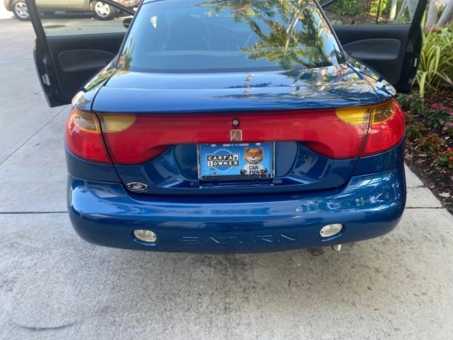 2001 Dark Blue /Grey Saturn SC 3dr COUPE LOW MILES 56,486 (1G8ZP128X1Z) with an 1.9L SOHC SPFI 8-Valve L4 Aluminum Engine engine, Automatic transmission, located at 4701 North Dixie Hwy, Pompano Beach, FL, 33064, (954) 422-2889, 26.240938, -80.123474 - OUR WEBPAGE FLORIDACARS1.COM HAS OVER 100 PHOTOS AND FREE CARFAX LINK 2001 SATURN S-SERIES SC1 VIN: 1G8ZP128X1Z255015 1 G 8 Z P 1 2 8 X 1 Z 2 5 5 0 1 5 COUPE 3 DR 1.9L I4 F SOHC GASOLINE FRONT WHEEL DRIVE Top Features Cloth Seats Leatherette and Cloth Basic Features AM/FM Stereo CD Audio Power Mir - Photo#61