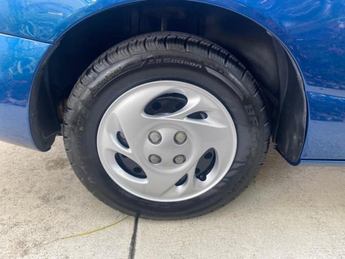 2001 Dark Blue /Grey Saturn SC 3dr COUPE LOW MILES 56,486 (1G8ZP128X1Z) with an 1.9L SOHC SPFI 8-Valve L4 Aluminum Engine engine, Automatic transmission, located at 4701 North Dixie Hwy, Pompano Beach, FL, 33064, (954) 422-2889, 26.240938, -80.123474 - OUR WEBPAGE FLORIDACARS1.COM HAS OVER 100 PHOTOS AND FREE CARFAX LINK 2001 SATURN S-SERIES SC1 VIN: 1G8ZP128X1Z255015 1 G 8 Z P 1 2 8 X 1 Z 2 5 5 0 1 5 COUPE 3 DR 1.9L I4 F SOHC GASOLINE FRONT WHEEL DRIVE Top Features Cloth Seats Leatherette and Cloth Basic Features AM/FM Stereo CD Audio Power Mir - Photo#66