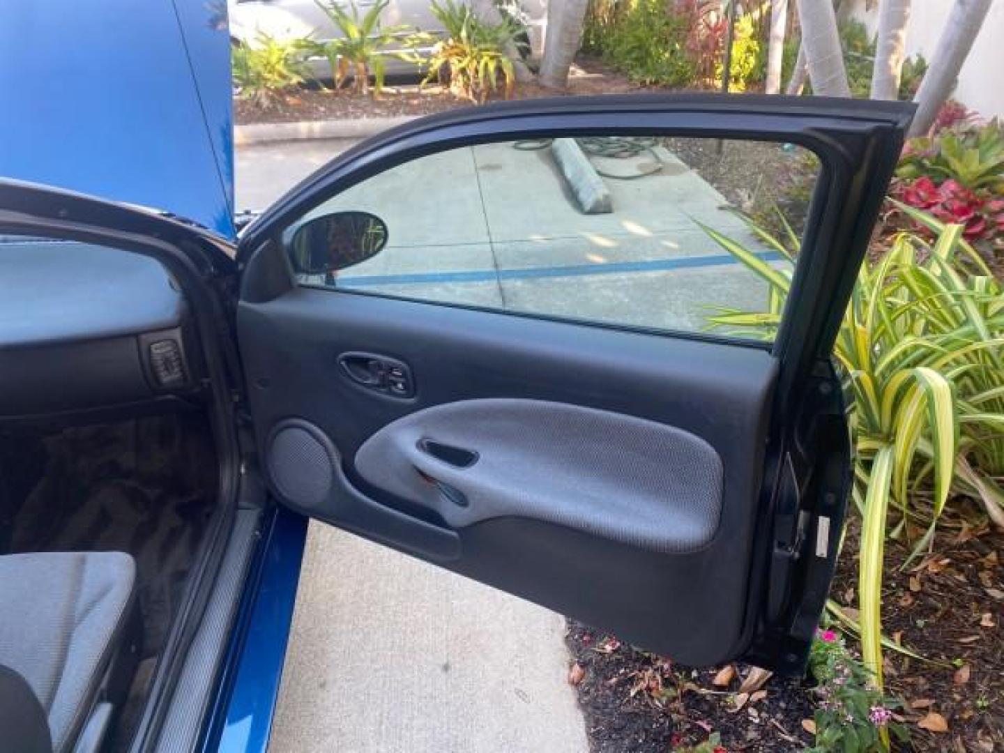 2001 Dark Blue /Grey Saturn SC 3dr COUPE LOW MILES 56,486 (1G8ZP128X1Z) with an 1.9L SOHC SPFI 8-Valve L4 Aluminum Engine engine, Automatic transmission, located at 4701 North Dixie Hwy, Pompano Beach, FL, 33064, (954) 422-2889, 26.240938, -80.123474 - OUR WEBPAGE FLORIDACARS1.COM HAS OVER 100 PHOTOS AND FREE CARFAX LINK 2001 SATURN S-SERIES SC1 VIN: 1G8ZP128X1Z255015 1 G 8 Z P 1 2 8 X 1 Z 2 5 5 0 1 5 COUPE 3 DR 1.9L I4 F SOHC GASOLINE FRONT WHEEL DRIVE Top Features Cloth Seats Leatherette and Cloth Basic Features AM/FM Stereo CD Audio Power Mir - Photo#68