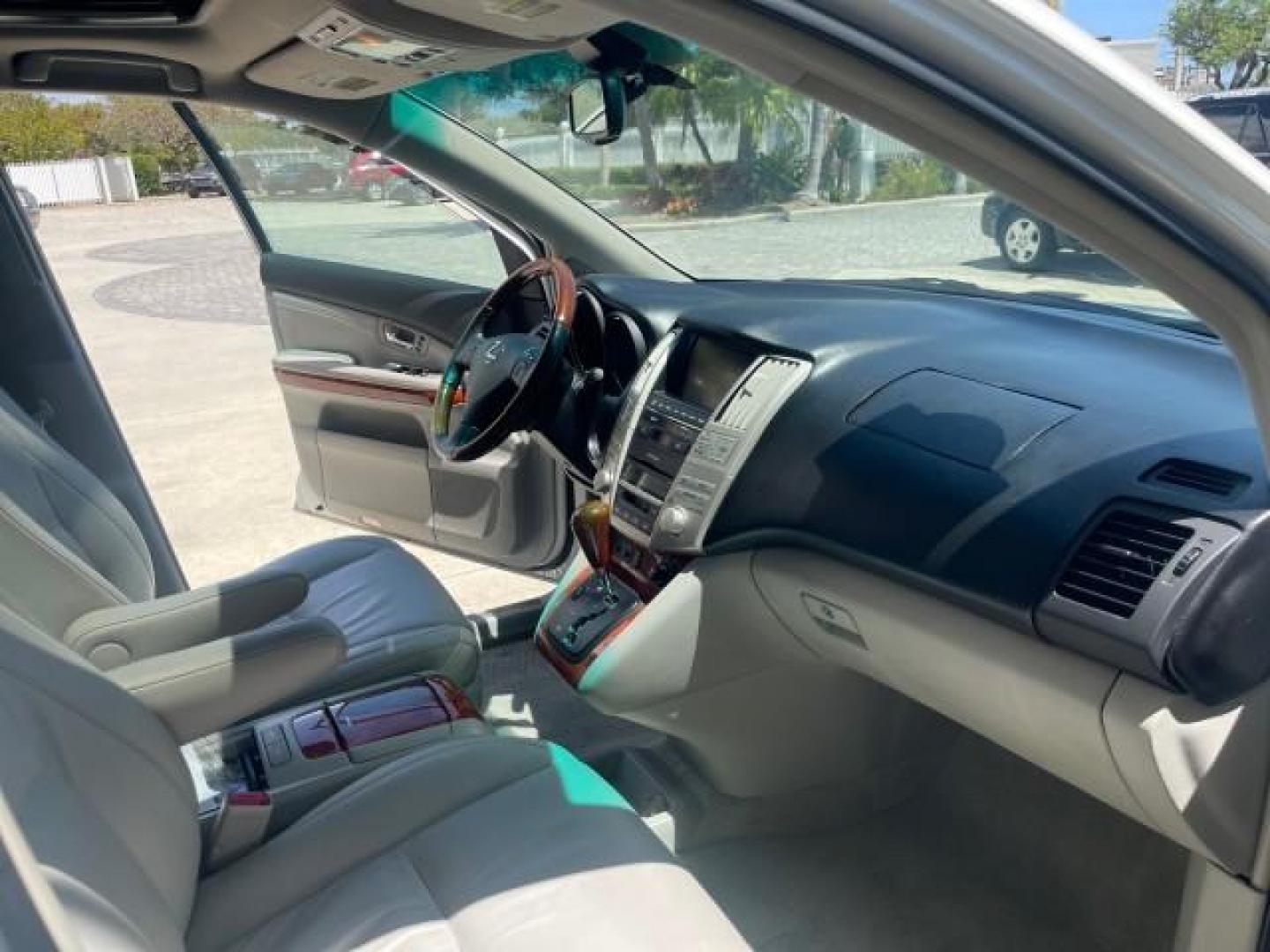2008 Crystal White /Ivory Lexus RX 350 LUXERY 1 OWNER FL LOW MILES 48,341 (2T2GK31U68C) with an 3.5L DOHC SFI 24-Valve V6 Engine engine, Automatic transmission, located at 4701 North Dixie Hwy, Pompano Beach, FL, 33064, (954) 422-2889, 26.240938, -80.123474 - OUR WEBPAGE FLORIDACARS1.COM HAS OVER 100 PHOTOS AND FREE CARFAX LINK 2008 Lexus RX 350 1 OWNER FLORIDA SUNROOF $ 45,101 NEW ! 2008 LEXUS RX 350 VIN: 2T2GK31U68C046814 2 T 2 G K 3 1 U 6 8 C 0 4 6 8 1 4 4 DOOR WAGON/SPORT UTILITY 3.5L V6 F DOHC 24V GASOLINE FRONT WHEEL DRIVE Top Features Alloy Wheels - Photo#11