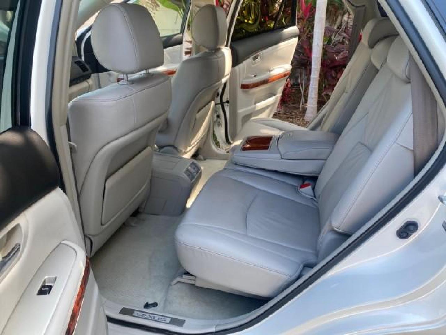 2008 Crystal White /Ivory Lexus RX 350 LUXERY 1 OWNER FL LOW MILES 48,341 (2T2GK31U68C) with an 3.5L DOHC SFI 24-Valve V6 Engine engine, Automatic transmission, located at 4701 North Dixie Hwy, Pompano Beach, FL, 33064, (954) 422-2889, 26.240938, -80.123474 - OUR WEBPAGE FLORIDACARS1.COM HAS OVER 100 PHOTOS AND FREE CARFAX LINK 2008 Lexus RX 350 1 OWNER FLORIDA SUNROOF $ 45,101 NEW ! 2008 LEXUS RX 350 VIN: 2T2GK31U68C046814 2 T 2 G K 3 1 U 6 8 C 0 4 6 8 1 4 4 DOOR WAGON/SPORT UTILITY 3.5L V6 F DOHC 24V GASOLINE FRONT WHEEL DRIVE Top Features Alloy Wheels - Photo#12