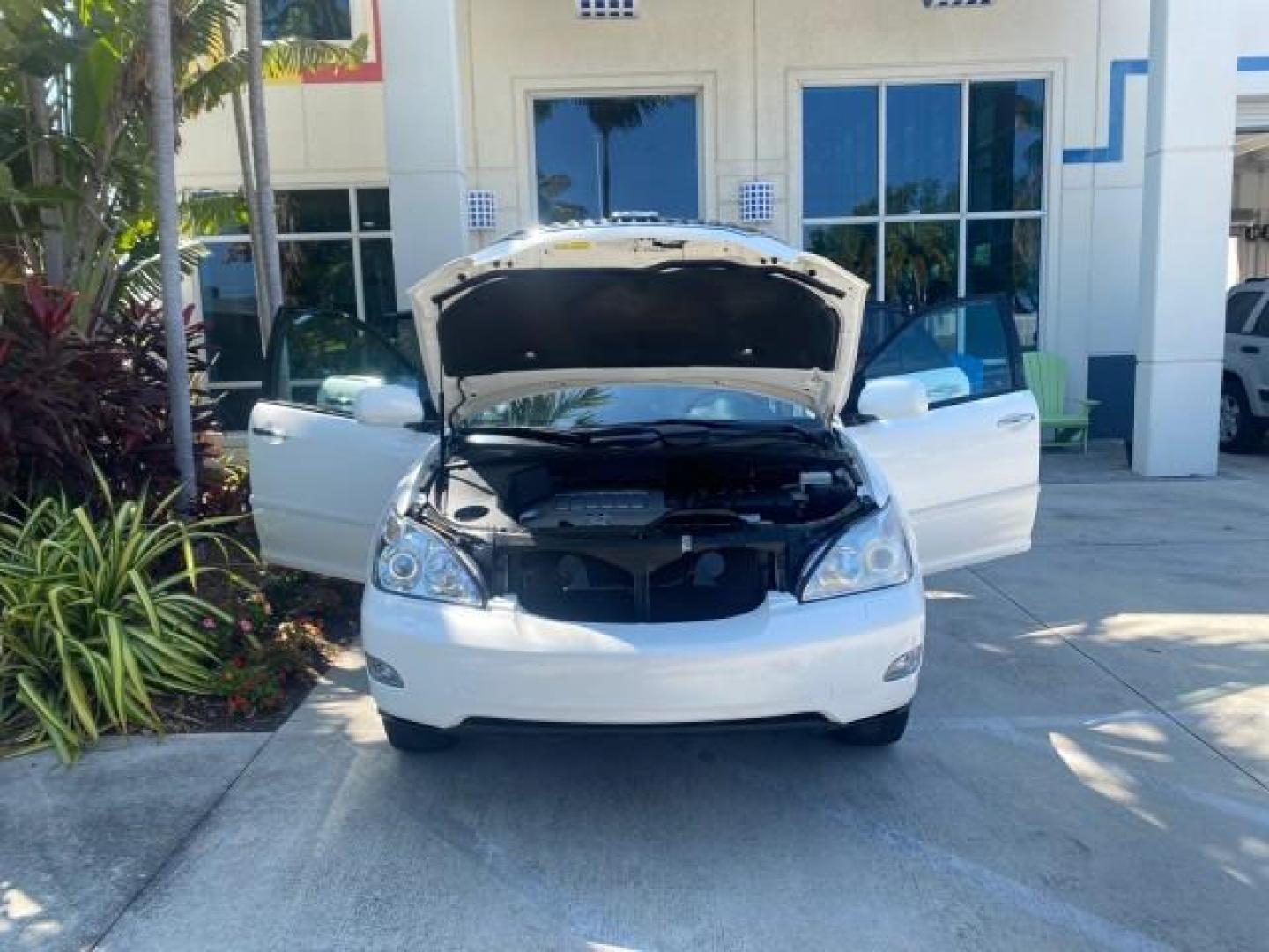 2008 Crystal White /Ivory Lexus RX 350 LUXERY 1 OWNER FL LOW MILES 48,341 (2T2GK31U68C) with an 3.5L DOHC SFI 24-Valve V6 Engine engine, Automatic transmission, located at 4701 North Dixie Hwy, Pompano Beach, FL, 33064, (954) 422-2889, 26.240938, -80.123474 - OUR WEBPAGE FLORIDACARS1.COM HAS OVER 100 PHOTOS AND FREE CARFAX LINK 2008 Lexus RX 350 1 OWNER FLORIDA SUNROOF $ 45,101 NEW ! 2008 LEXUS RX 350 VIN: 2T2GK31U68C046814 2 T 2 G K 3 1 U 6 8 C 0 4 6 8 1 4 4 DOOR WAGON/SPORT UTILITY 3.5L V6 F DOHC 24V GASOLINE FRONT WHEEL DRIVE Top Features Alloy Wheels - Photo#14