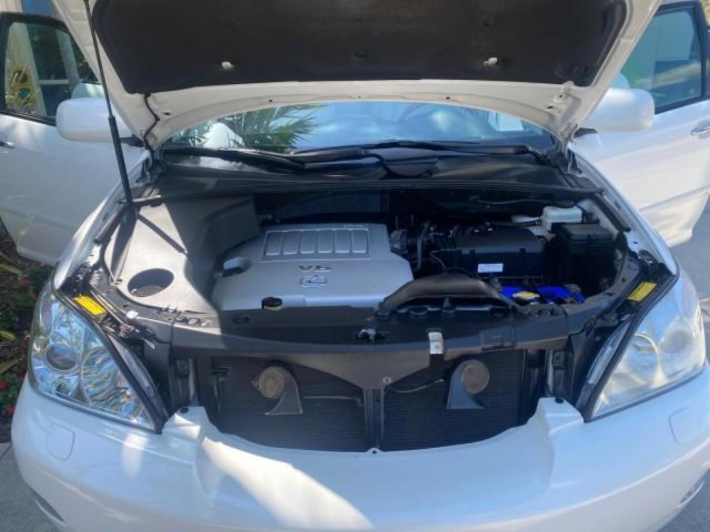 2008 Crystal White /Ivory Lexus RX 350 LUXERY 1 OWNER FL LOW MILES 48,341 (2T2GK31U68C) with an 3.5L DOHC SFI 24-Valve V6 Engine engine, Automatic transmission, located at 4701 North Dixie Hwy, Pompano Beach, FL, 33064, (954) 422-2889, 26.240938, -80.123474 - OUR WEBPAGE FLORIDACARS1.COM HAS OVER 100 PHOTOS AND FREE CARFAX LINK 2008 Lexus RX 350 1 OWNER FLORIDA SUNROOF $ 45,101 NEW ! 2008 LEXUS RX 350 VIN: 2T2GK31U68C046814 2 T 2 G K 3 1 U 6 8 C 0 4 6 8 1 4 4 DOOR WAGON/SPORT UTILITY 3.5L V6 F DOHC 24V GASOLINE FRONT WHEEL DRIVE Top Features Alloy Wheels - Photo#15