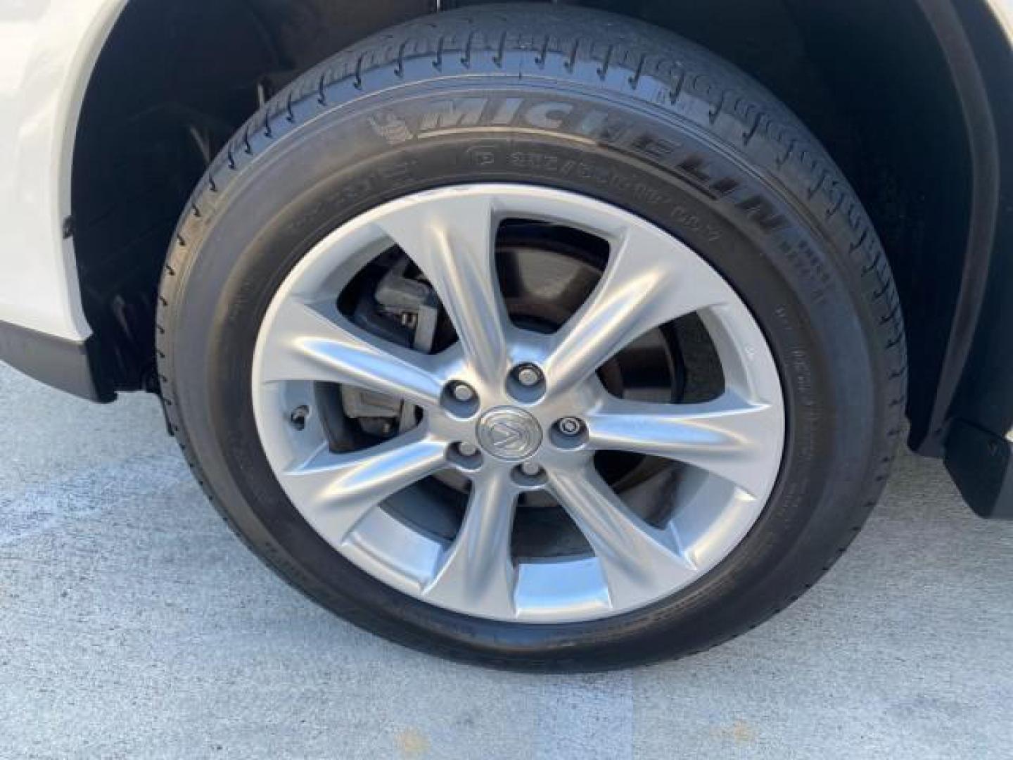 2008 Crystal White /Ivory Lexus RX 350 LUXERY 1 OWNER FL LOW MILES 48,341 (2T2GK31U68C) with an 3.5L DOHC SFI 24-Valve V6 Engine engine, Automatic transmission, located at 4701 North Dixie Hwy, Pompano Beach, FL, 33064, (954) 422-2889, 26.240938, -80.123474 - OUR WEBPAGE FLORIDACARS1.COM HAS OVER 100 PHOTOS AND FREE CARFAX LINK 2008 Lexus RX 350 1 OWNER FLORIDA SUNROOF $ 45,101 NEW ! 2008 LEXUS RX 350 VIN: 2T2GK31U68C046814 2 T 2 G K 3 1 U 6 8 C 0 4 6 8 1 4 4 DOOR WAGON/SPORT UTILITY 3.5L V6 F DOHC 24V GASOLINE FRONT WHEEL DRIVE Top Features Alloy Wheels - Photo#17