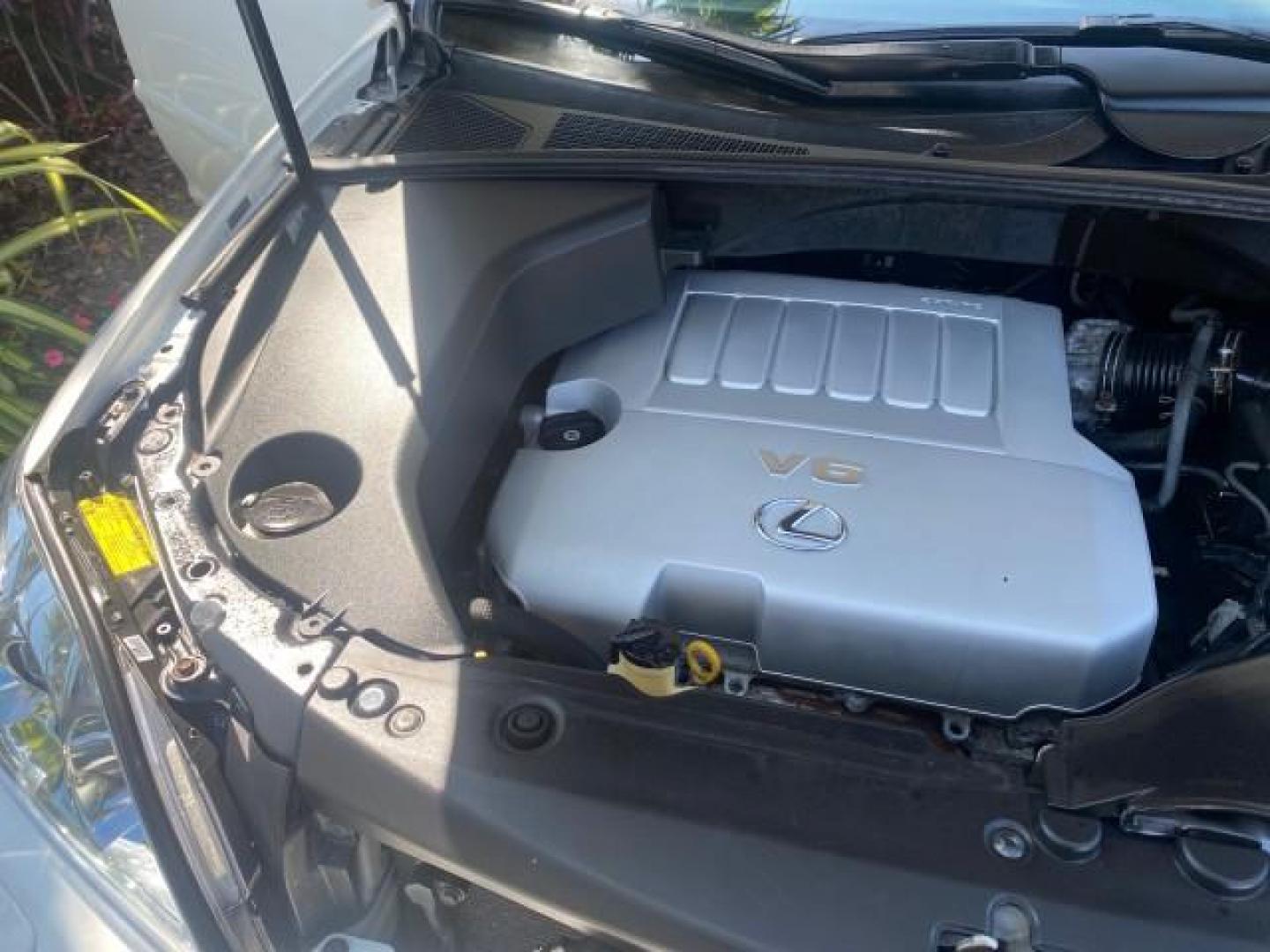 2008 Crystal White /Ivory Lexus RX 350 LUXERY 1 OWNER FL LOW MILES 48,341 (2T2GK31U68C) with an 3.5L DOHC SFI 24-Valve V6 Engine engine, Automatic transmission, located at 4701 North Dixie Hwy, Pompano Beach, FL, 33064, (954) 422-2889, 26.240938, -80.123474 - OUR WEBPAGE FLORIDACARS1.COM HAS OVER 100 PHOTOS AND FREE CARFAX LINK 2008 Lexus RX 350 1 OWNER FLORIDA SUNROOF $ 45,101 NEW ! 2008 LEXUS RX 350 VIN: 2T2GK31U68C046814 2 T 2 G K 3 1 U 6 8 C 0 4 6 8 1 4 4 DOOR WAGON/SPORT UTILITY 3.5L V6 F DOHC 24V GASOLINE FRONT WHEEL DRIVE Top Features Alloy Wheels - Photo#23