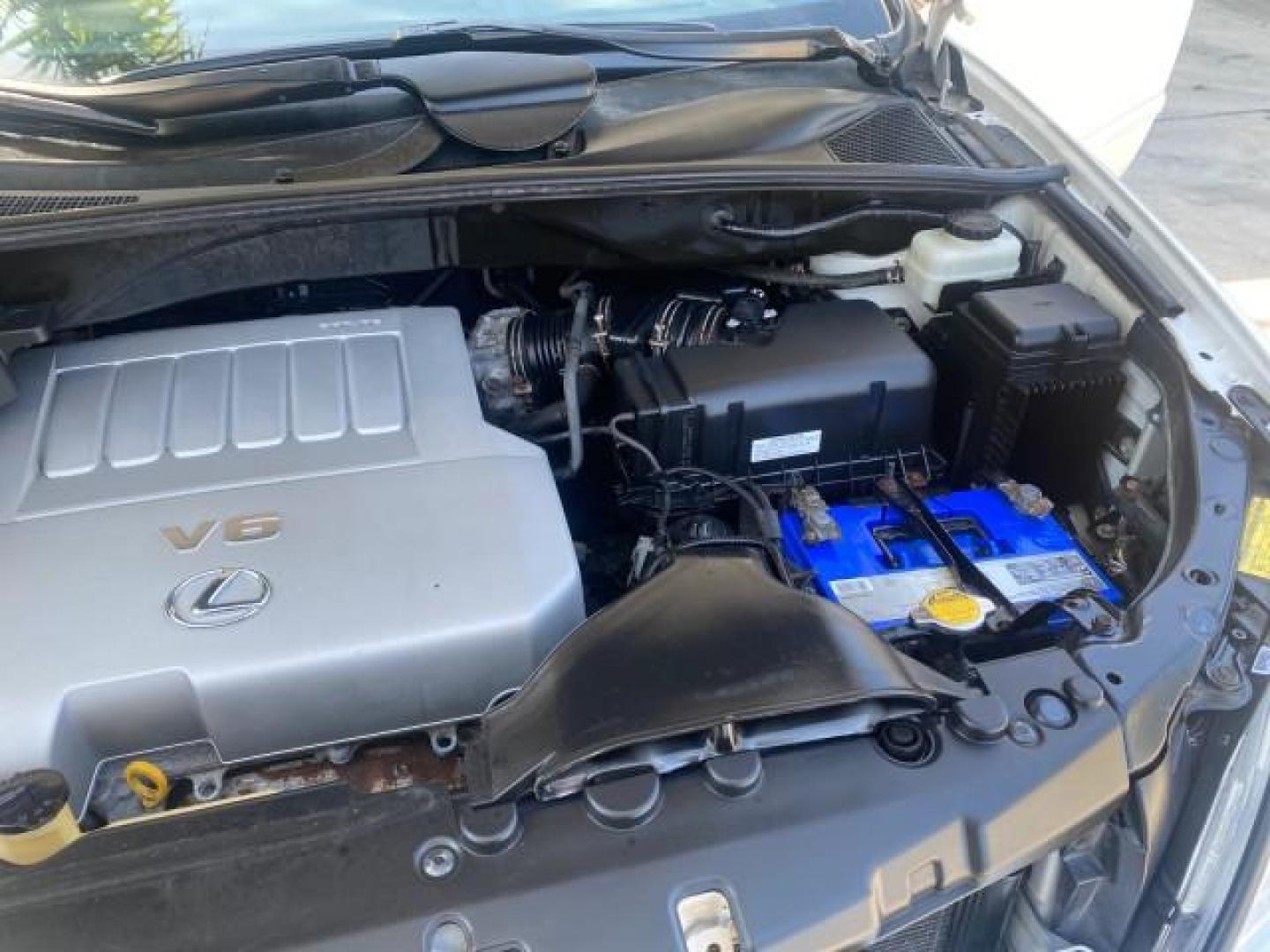 2008 Crystal White /Ivory Lexus RX 350 LUXERY 1 OWNER FL LOW MILES 48,341 (2T2GK31U68C) with an 3.5L DOHC SFI 24-Valve V6 Engine engine, Automatic transmission, located at 4701 North Dixie Hwy, Pompano Beach, FL, 33064, (954) 422-2889, 26.240938, -80.123474 - OUR WEBPAGE FLORIDACARS1.COM HAS OVER 100 PHOTOS AND FREE CARFAX LINK 2008 Lexus RX 350 1 OWNER FLORIDA SUNROOF $ 45,101 NEW ! 2008 LEXUS RX 350 VIN: 2T2GK31U68C046814 2 T 2 G K 3 1 U 6 8 C 0 4 6 8 1 4 4 DOOR WAGON/SPORT UTILITY 3.5L V6 F DOHC 24V GASOLINE FRONT WHEEL DRIVE Top Features Alloy Wheels - Photo#24