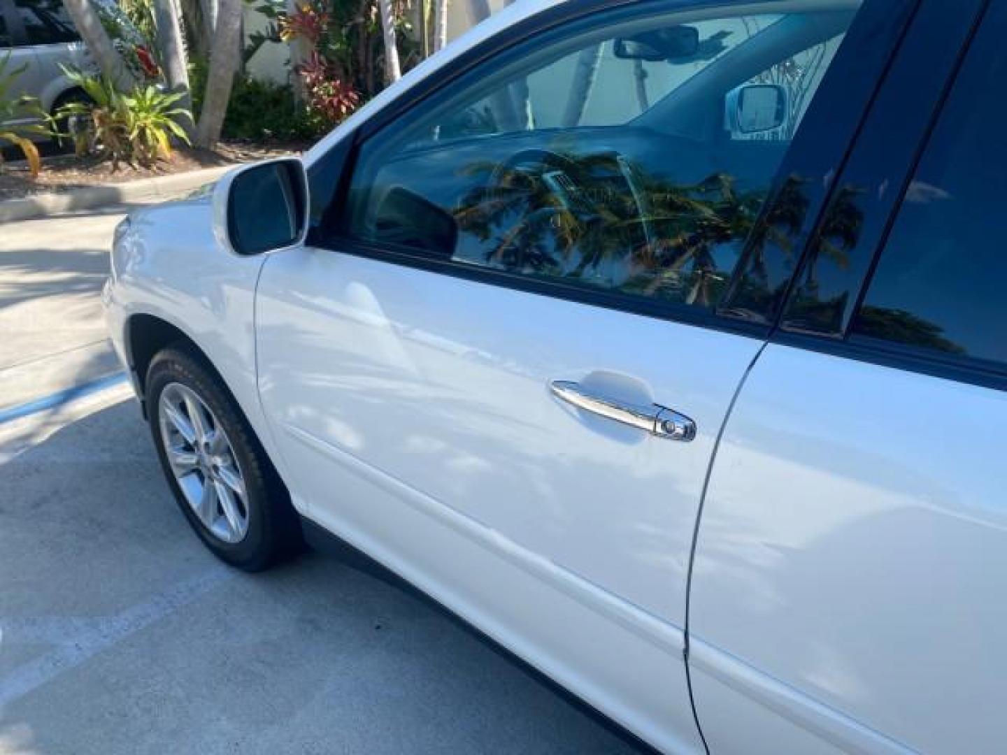 2008 Crystal White /Ivory Lexus RX 350 LUXERY 1 OWNER FL LOW MILES 48,341 (2T2GK31U68C) with an 3.5L DOHC SFI 24-Valve V6 Engine engine, Automatic transmission, located at 4701 North Dixie Hwy, Pompano Beach, FL, 33064, (954) 422-2889, 26.240938, -80.123474 - OUR WEBPAGE FLORIDACARS1.COM HAS OVER 100 PHOTOS AND FREE CARFAX LINK 2008 Lexus RX 350 1 OWNER FLORIDA SUNROOF $ 45,101 NEW ! 2008 LEXUS RX 350 VIN: 2T2GK31U68C046814 2 T 2 G K 3 1 U 6 8 C 0 4 6 8 1 4 4 DOOR WAGON/SPORT UTILITY 3.5L V6 F DOHC 24V GASOLINE FRONT WHEEL DRIVE Top Features Alloy Wheels - Photo#26