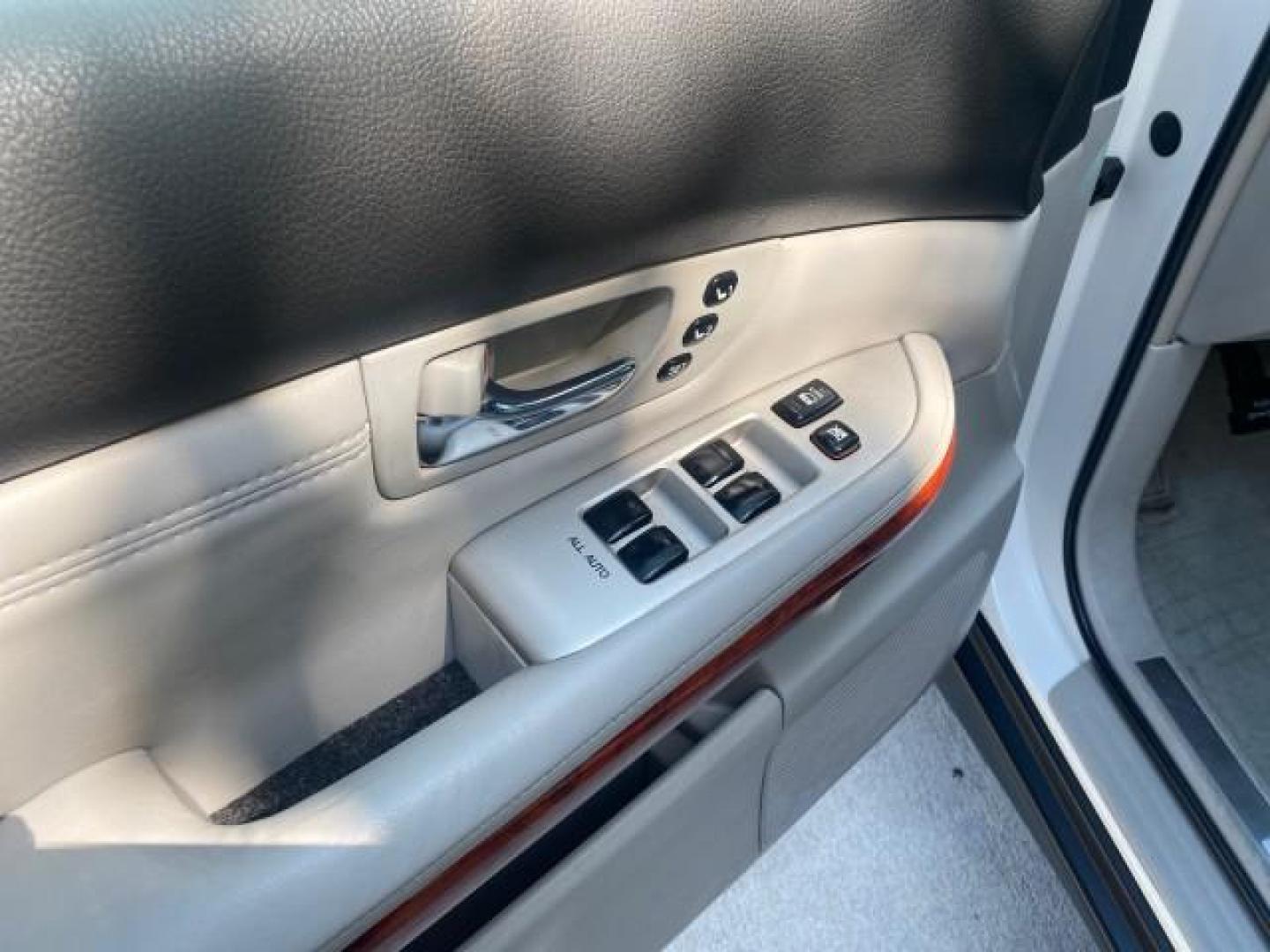 2008 Crystal White /Ivory Lexus RX 350 LUXERY 1 OWNER FL LOW MILES 48,341 (2T2GK31U68C) with an 3.5L DOHC SFI 24-Valve V6 Engine engine, Automatic transmission, located at 4701 North Dixie Hwy, Pompano Beach, FL, 33064, (954) 422-2889, 26.240938, -80.123474 - OUR WEBPAGE FLORIDACARS1.COM HAS OVER 100 PHOTOS AND FREE CARFAX LINK 2008 Lexus RX 350 1 OWNER FLORIDA SUNROOF $ 45,101 NEW ! 2008 LEXUS RX 350 VIN: 2T2GK31U68C046814 2 T 2 G K 3 1 U 6 8 C 0 4 6 8 1 4 4 DOOR WAGON/SPORT UTILITY 3.5L V6 F DOHC 24V GASOLINE FRONT WHEEL DRIVE Top Features Alloy Wheels - Photo#28
