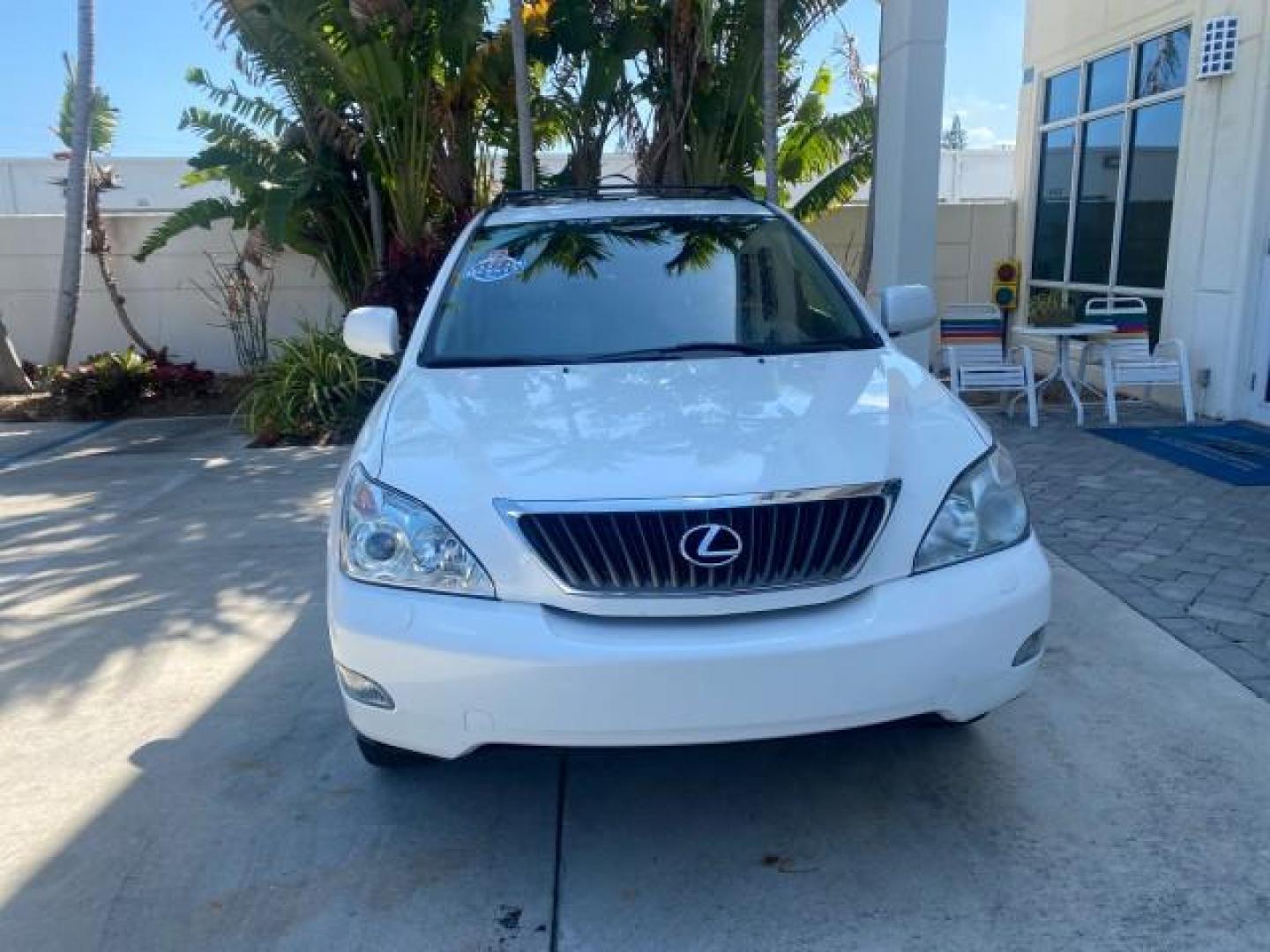 2008 Crystal White /Ivory Lexus RX 350 LUXERY 1 OWNER FL LOW MILES 48,341 (2T2GK31U68C) with an 3.5L DOHC SFI 24-Valve V6 Engine engine, Automatic transmission, located at 4701 North Dixie Hwy, Pompano Beach, FL, 33064, (954) 422-2889, 26.240938, -80.123474 - OUR WEBPAGE FLORIDACARS1.COM HAS OVER 100 PHOTOS AND FREE CARFAX LINK 2008 Lexus RX 350 1 OWNER FLORIDA SUNROOF $ 45,101 NEW ! 2008 LEXUS RX 350 VIN: 2T2GK31U68C046814 2 T 2 G K 3 1 U 6 8 C 0 4 6 8 1 4 4 DOOR WAGON/SPORT UTILITY 3.5L V6 F DOHC 24V GASOLINE FRONT WHEEL DRIVE Top Features Alloy Wheels - Photo#2