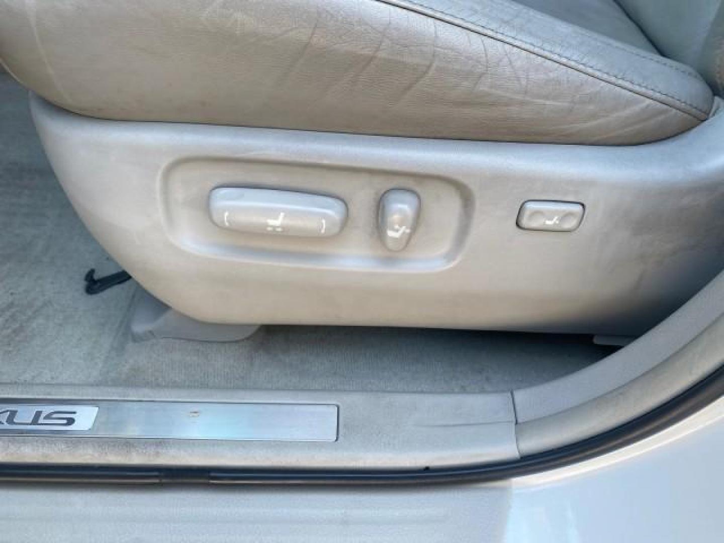 2008 Crystal White /Ivory Lexus RX 350 LUXERY 1 OWNER FL LOW MILES 48,341 (2T2GK31U68C) with an 3.5L DOHC SFI 24-Valve V6 Engine engine, Automatic transmission, located at 4701 North Dixie Hwy, Pompano Beach, FL, 33064, (954) 422-2889, 26.240938, -80.123474 - OUR WEBPAGE FLORIDACARS1.COM HAS OVER 100 PHOTOS AND FREE CARFAX LINK 2008 Lexus RX 350 1 OWNER FLORIDA SUNROOF $ 45,101 NEW ! 2008 LEXUS RX 350 VIN: 2T2GK31U68C046814 2 T 2 G K 3 1 U 6 8 C 0 4 6 8 1 4 4 DOOR WAGON/SPORT UTILITY 3.5L V6 F DOHC 24V GASOLINE FRONT WHEEL DRIVE Top Features Alloy Wheels - Photo#31