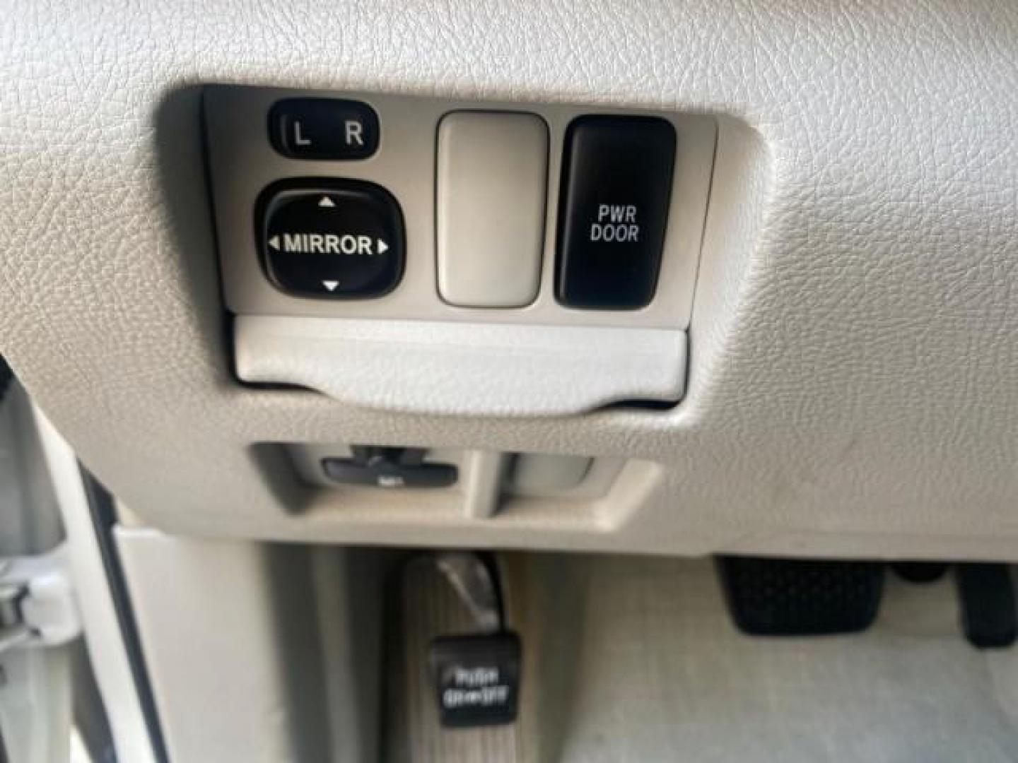 2008 Crystal White /Ivory Lexus RX 350 LUXERY 1 OWNER FL LOW MILES 48,341 (2T2GK31U68C) with an 3.5L DOHC SFI 24-Valve V6 Engine engine, Automatic transmission, located at 4701 North Dixie Hwy, Pompano Beach, FL, 33064, (954) 422-2889, 26.240938, -80.123474 - OUR WEBPAGE FLORIDACARS1.COM HAS OVER 100 PHOTOS AND FREE CARFAX LINK 2008 Lexus RX 350 1 OWNER FLORIDA SUNROOF $ 45,101 NEW ! 2008 LEXUS RX 350 VIN: 2T2GK31U68C046814 2 T 2 G K 3 1 U 6 8 C 0 4 6 8 1 4 4 DOOR WAGON/SPORT UTILITY 3.5L V6 F DOHC 24V GASOLINE FRONT WHEEL DRIVE Top Features Alloy Wheels - Photo#35