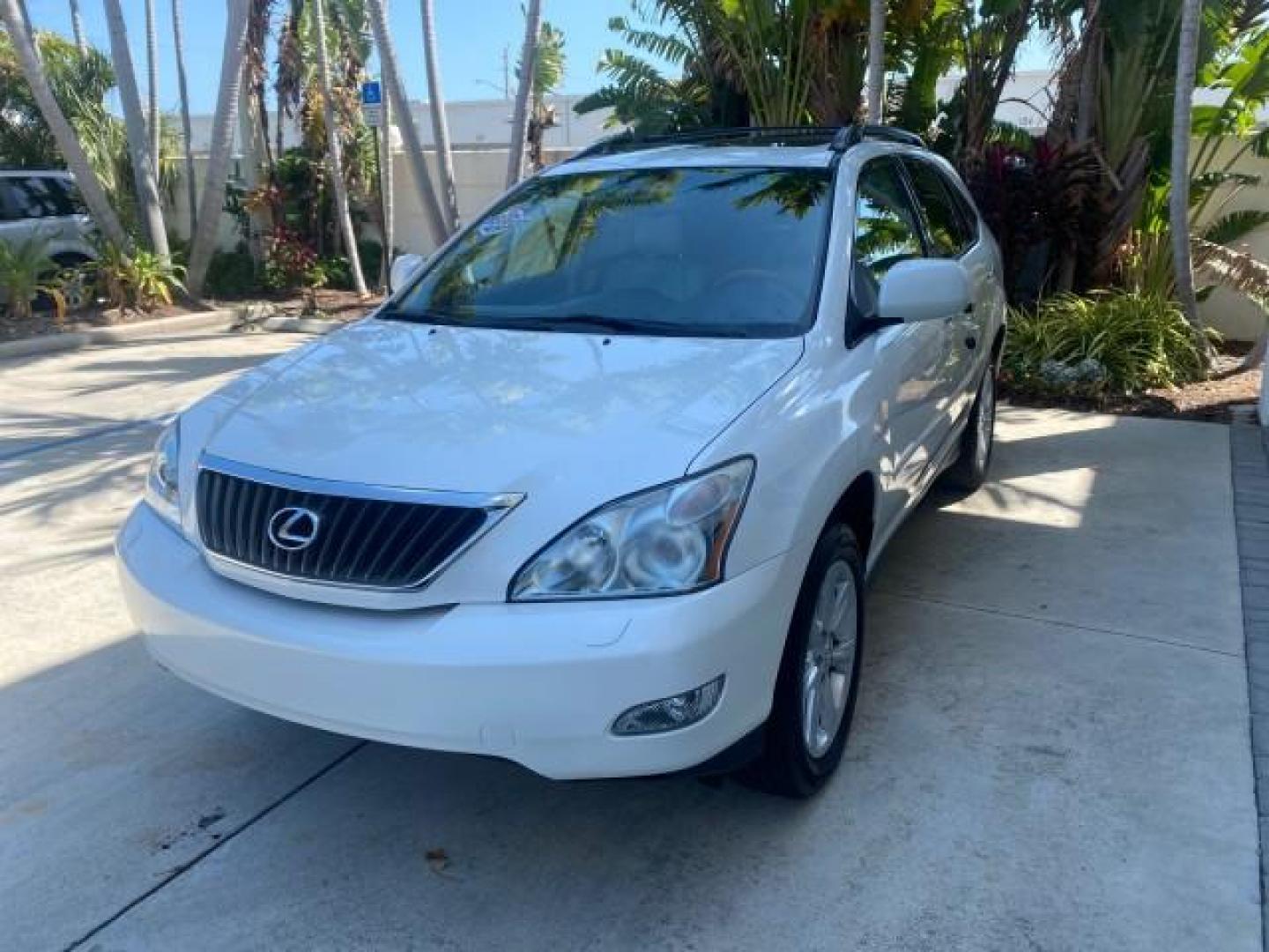 2008 Crystal White /Ivory Lexus RX 350 LUXERY 1 OWNER FL LOW MILES 48,341 (2T2GK31U68C) with an 3.5L DOHC SFI 24-Valve V6 Engine engine, Automatic transmission, located at 4701 North Dixie Hwy, Pompano Beach, FL, 33064, (954) 422-2889, 26.240938, -80.123474 - OUR WEBPAGE FLORIDACARS1.COM HAS OVER 100 PHOTOS AND FREE CARFAX LINK 2008 Lexus RX 350 1 OWNER FLORIDA SUNROOF $ 45,101 NEW ! 2008 LEXUS RX 350 VIN: 2T2GK31U68C046814 2 T 2 G K 3 1 U 6 8 C 0 4 6 8 1 4 4 DOOR WAGON/SPORT UTILITY 3.5L V6 F DOHC 24V GASOLINE FRONT WHEEL DRIVE Top Features Alloy Wheels - Photo#3