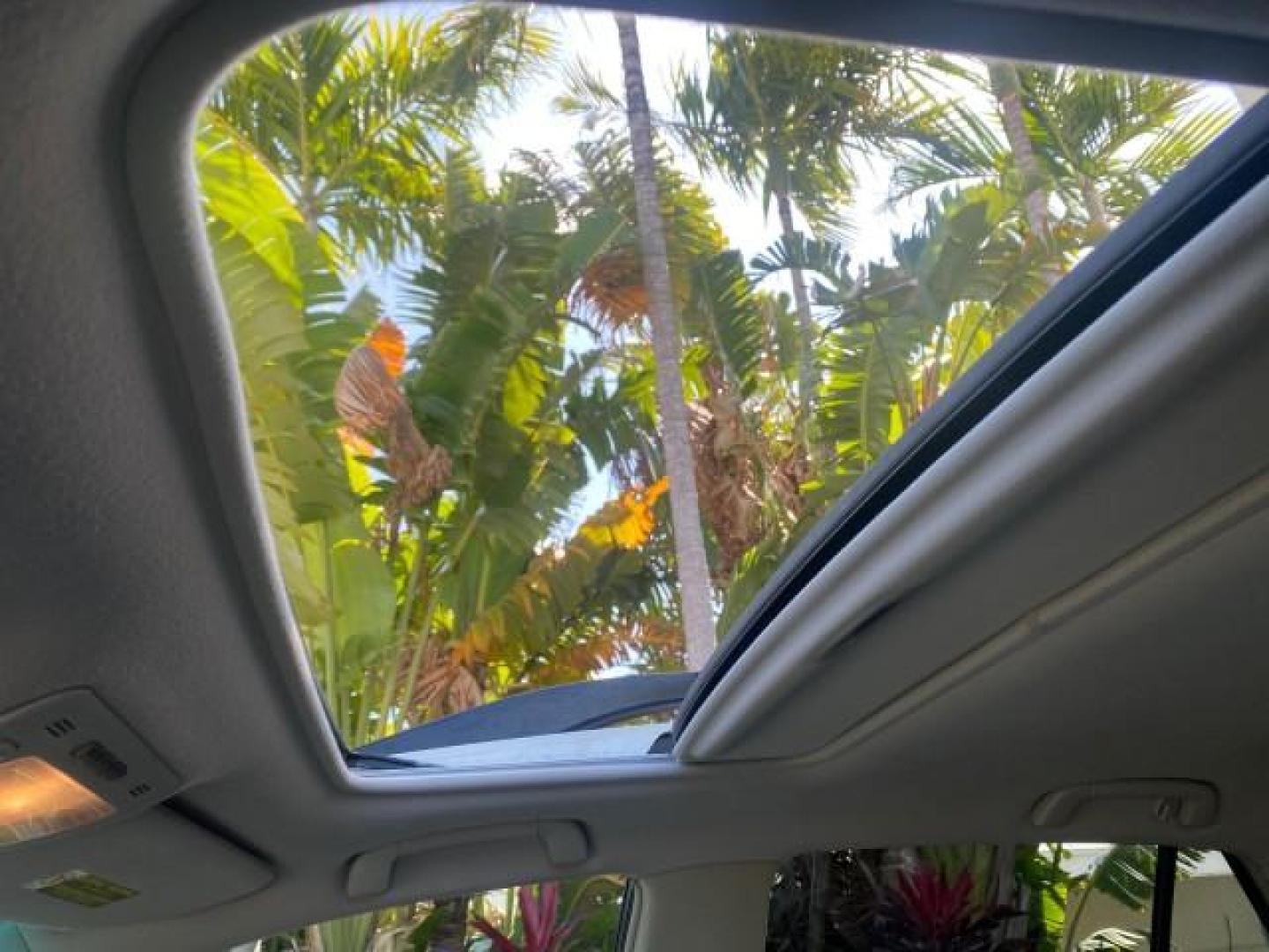 2008 Crystal White /Ivory Lexus RX 350 LUXERY 1 OWNER FL LOW MILES 48,341 (2T2GK31U68C) with an 3.5L DOHC SFI 24-Valve V6 Engine engine, Automatic transmission, located at 4701 North Dixie Hwy, Pompano Beach, FL, 33064, (954) 422-2889, 26.240938, -80.123474 - OUR WEBPAGE FLORIDACARS1.COM HAS OVER 100 PHOTOS AND FREE CARFAX LINK 2008 Lexus RX 350 1 OWNER FLORIDA SUNROOF $ 45,101 NEW ! 2008 LEXUS RX 350 VIN: 2T2GK31U68C046814 2 T 2 G K 3 1 U 6 8 C 0 4 6 8 1 4 4 DOOR WAGON/SPORT UTILITY 3.5L V6 F DOHC 24V GASOLINE FRONT WHEEL DRIVE Top Features Alloy Wheels - Photo#44