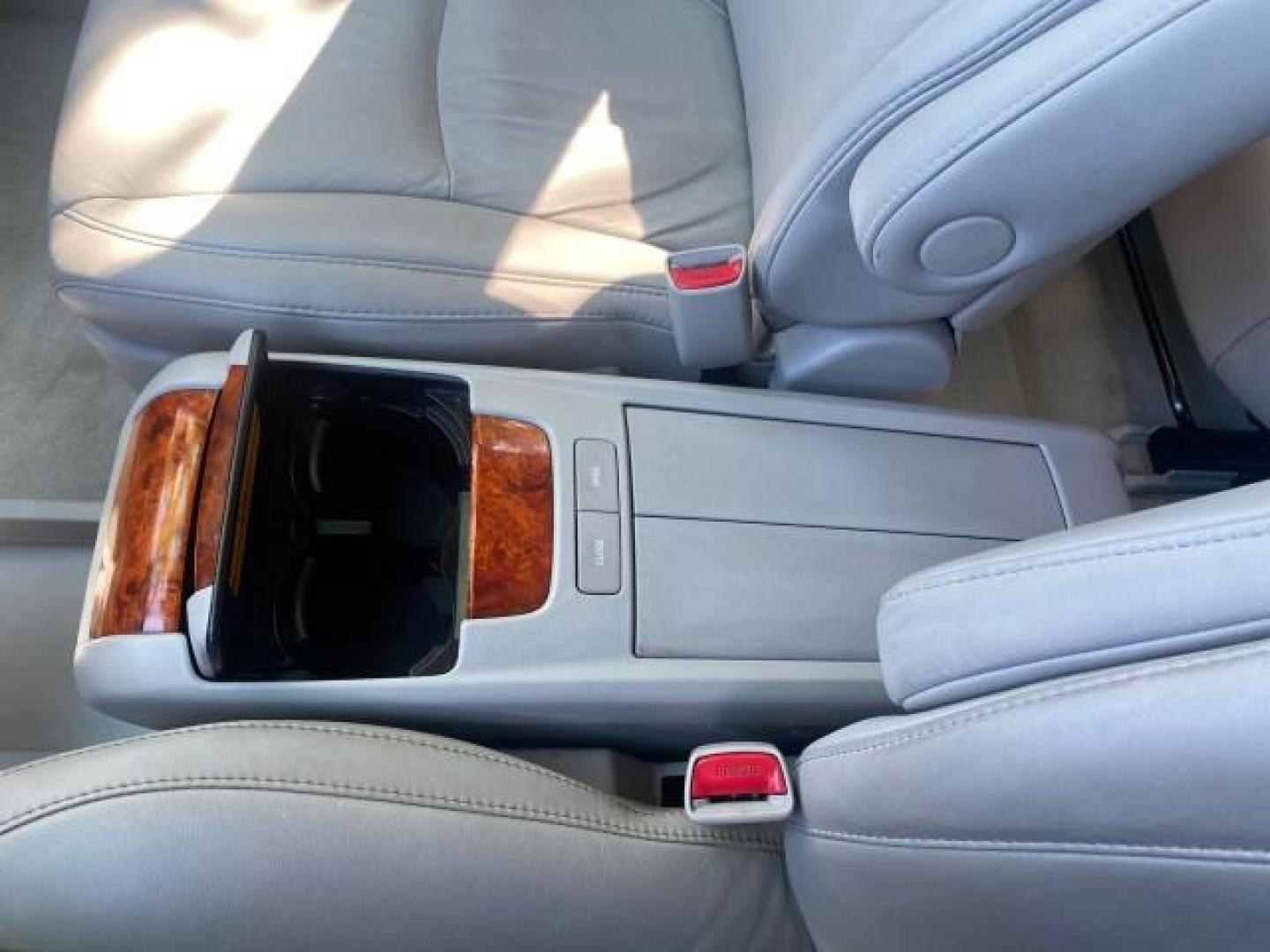 2008 Crystal White /Ivory Lexus RX 350 LUXERY 1 OWNER FL LOW MILES 48,341 (2T2GK31U68C) with an 3.5L DOHC SFI 24-Valve V6 Engine engine, Automatic transmission, located at 4701 North Dixie Hwy, Pompano Beach, FL, 33064, (954) 422-2889, 26.240938, -80.123474 - OUR WEBPAGE FLORIDACARS1.COM HAS OVER 100 PHOTOS AND FREE CARFAX LINK 2008 Lexus RX 350 1 OWNER FLORIDA SUNROOF $ 45,101 NEW ! 2008 LEXUS RX 350 VIN: 2T2GK31U68C046814 2 T 2 G K 3 1 U 6 8 C 0 4 6 8 1 4 4 DOOR WAGON/SPORT UTILITY 3.5L V6 F DOHC 24V GASOLINE FRONT WHEEL DRIVE Top Features Alloy Wheels - Photo#46
