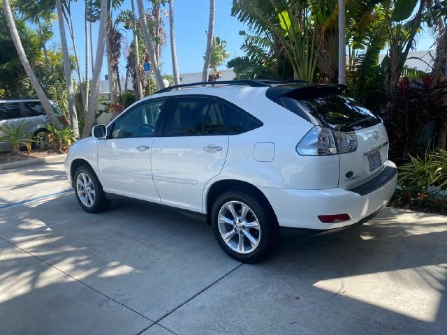 2008 Crystal White /Ivory Lexus RX 350 LUXERY 1 OWNER FL LOW MILES 48,341 (2T2GK31U68C) with an 3.5L DOHC SFI 24-Valve V6 Engine engine, Automatic transmission, located at 4701 North Dixie Hwy, Pompano Beach, FL, 33064, (954) 422-2889, 26.240938, -80.123474 - OUR WEBPAGE FLORIDACARS1.COM HAS OVER 100 PHOTOS AND FREE CARFAX LINK 2008 Lexus RX 350 1 OWNER FLORIDA SUNROOF $ 45,101 NEW ! 2008 LEXUS RX 350 VIN: 2T2GK31U68C046814 2 T 2 G K 3 1 U 6 8 C 0 4 6 8 1 4 4 DOOR WAGON/SPORT UTILITY 3.5L V6 F DOHC 24V GASOLINE FRONT WHEEL DRIVE Top Features Alloy Wheels - Photo#5
