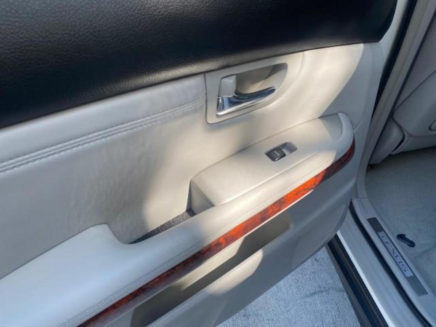 2008 Crystal White /Ivory Lexus RX 350 LUXERY 1 OWNER FL LOW MILES 48,341 (2T2GK31U68C) with an 3.5L DOHC SFI 24-Valve V6 Engine engine, Automatic transmission, located at 4701 North Dixie Hwy, Pompano Beach, FL, 33064, (954) 422-2889, 26.240938, -80.123474 - OUR WEBPAGE FLORIDACARS1.COM HAS OVER 100 PHOTOS AND FREE CARFAX LINK 2008 Lexus RX 350 1 OWNER FLORIDA SUNROOF $ 45,101 NEW ! 2008 LEXUS RX 350 VIN: 2T2GK31U68C046814 2 T 2 G K 3 1 U 6 8 C 0 4 6 8 1 4 4 DOOR WAGON/SPORT UTILITY 3.5L V6 F DOHC 24V GASOLINE FRONT WHEEL DRIVE Top Features Alloy Wheels - Photo#53