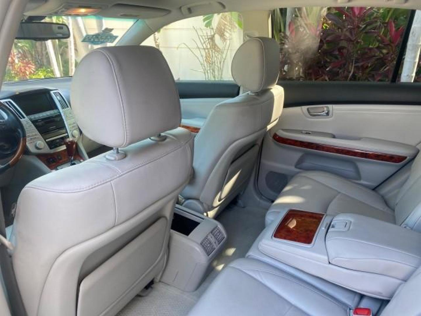 2008 Crystal White /Ivory Lexus RX 350 LUXERY 1 OWNER FL LOW MILES 48,341 (2T2GK31U68C) with an 3.5L DOHC SFI 24-Valve V6 Engine engine, Automatic transmission, located at 4701 North Dixie Hwy, Pompano Beach, FL, 33064, (954) 422-2889, 26.240938, -80.123474 - OUR WEBPAGE FLORIDACARS1.COM HAS OVER 100 PHOTOS AND FREE CARFAX LINK 2008 Lexus RX 350 1 OWNER FLORIDA SUNROOF $ 45,101 NEW ! 2008 LEXUS RX 350 VIN: 2T2GK31U68C046814 2 T 2 G K 3 1 U 6 8 C 0 4 6 8 1 4 4 DOOR WAGON/SPORT UTILITY 3.5L V6 F DOHC 24V GASOLINE FRONT WHEEL DRIVE Top Features Alloy Wheels - Photo#55