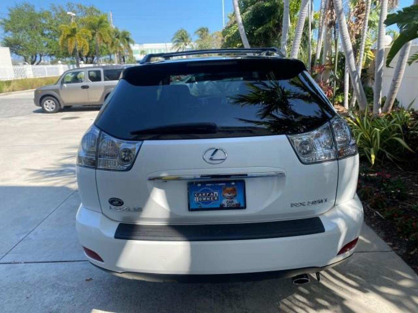 2008 Crystal White /Ivory Lexus RX 350 LUXERY 1 OWNER FL LOW MILES 48,341 (2T2GK31U68C) with an 3.5L DOHC SFI 24-Valve V6 Engine engine, Automatic transmission, located at 4701 North Dixie Hwy, Pompano Beach, FL, 33064, (954) 422-2889, 26.240938, -80.123474 - OUR WEBPAGE FLORIDACARS1.COM HAS OVER 100 PHOTOS AND FREE CARFAX LINK 2008 Lexus RX 350 1 OWNER FLORIDA SUNROOF $ 45,101 NEW ! 2008 LEXUS RX 350 VIN: 2T2GK31U68C046814 2 T 2 G K 3 1 U 6 8 C 0 4 6 8 1 4 4 DOOR WAGON/SPORT UTILITY 3.5L V6 F DOHC 24V GASOLINE FRONT WHEEL DRIVE Top Features Alloy Wheels - Photo#69