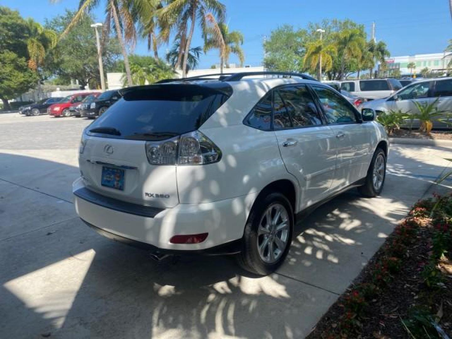 2008 Crystal White /Ivory Lexus RX 350 LUXERY 1 OWNER FL LOW MILES 48,341 (2T2GK31U68C) with an 3.5L DOHC SFI 24-Valve V6 Engine engine, Automatic transmission, located at 4701 North Dixie Hwy, Pompano Beach, FL, 33064, (954) 422-2889, 26.240938, -80.123474 - OUR WEBPAGE FLORIDACARS1.COM HAS OVER 100 PHOTOS AND FREE CARFAX LINK 2008 Lexus RX 350 1 OWNER FLORIDA SUNROOF $ 45,101 NEW ! 2008 LEXUS RX 350 VIN: 2T2GK31U68C046814 2 T 2 G K 3 1 U 6 8 C 0 4 6 8 1 4 4 DOOR WAGON/SPORT UTILITY 3.5L V6 F DOHC 24V GASOLINE FRONT WHEEL DRIVE Top Features Alloy Wheels - Photo#7