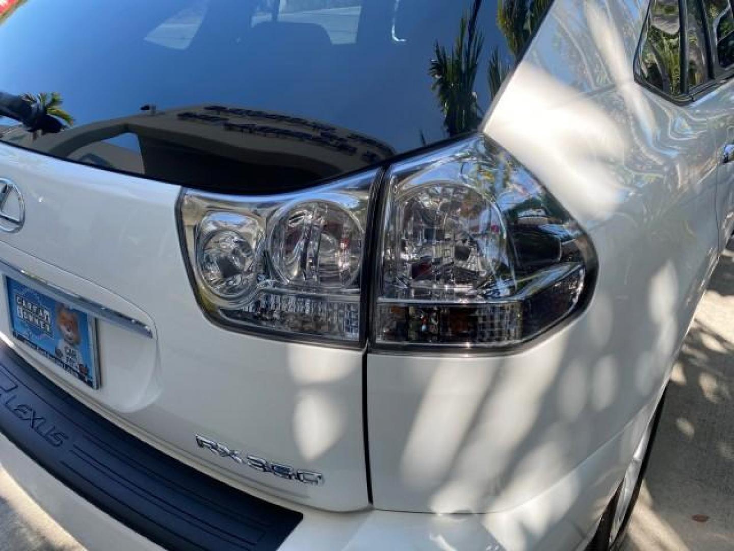 2008 Crystal White /Ivory Lexus RX 350 LUXERY 1 OWNER FL LOW MILES 48,341 (2T2GK31U68C) with an 3.5L DOHC SFI 24-Valve V6 Engine engine, Automatic transmission, located at 4701 North Dixie Hwy, Pompano Beach, FL, 33064, (954) 422-2889, 26.240938, -80.123474 - OUR WEBPAGE FLORIDACARS1.COM HAS OVER 100 PHOTOS AND FREE CARFAX LINK 2008 Lexus RX 350 1 OWNER FLORIDA SUNROOF $ 45,101 NEW ! 2008 LEXUS RX 350 VIN: 2T2GK31U68C046814 2 T 2 G K 3 1 U 6 8 C 0 4 6 8 1 4 4 DOOR WAGON/SPORT UTILITY 3.5L V6 F DOHC 24V GASOLINE FRONT WHEEL DRIVE Top Features Alloy Wheels - Photo#72