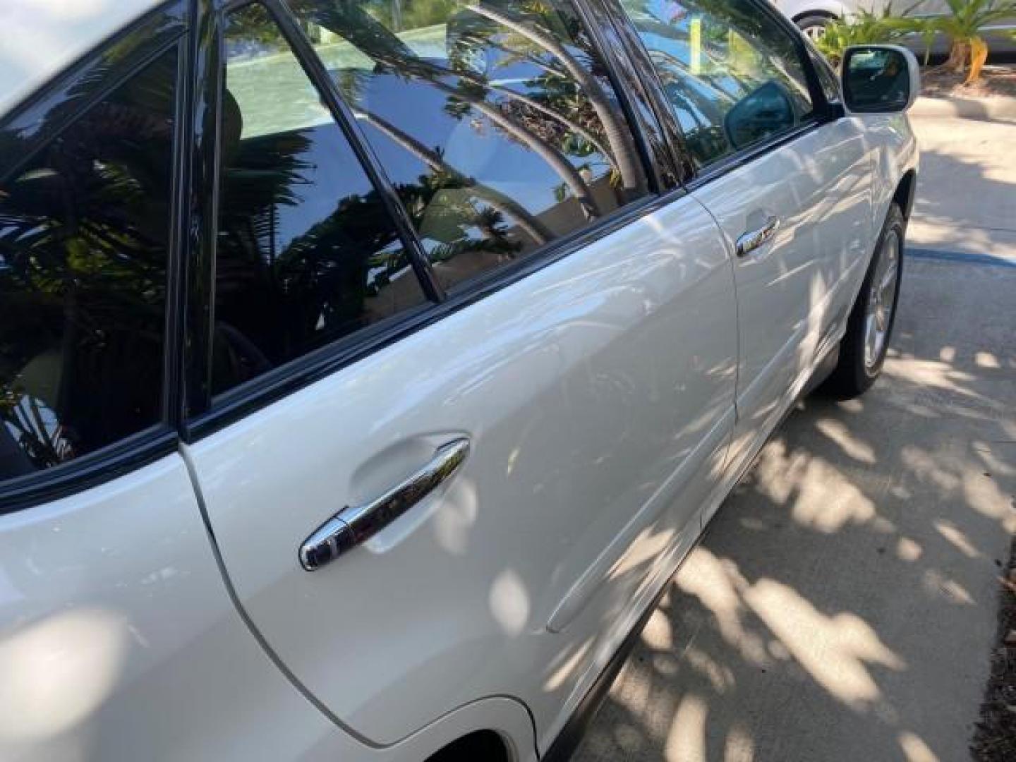 2008 Crystal White /Ivory Lexus RX 350 LUXERY 1 OWNER FL LOW MILES 48,341 (2T2GK31U68C) with an 3.5L DOHC SFI 24-Valve V6 Engine engine, Automatic transmission, located at 4701 North Dixie Hwy, Pompano Beach, FL, 33064, (954) 422-2889, 26.240938, -80.123474 - OUR WEBPAGE FLORIDACARS1.COM HAS OVER 100 PHOTOS AND FREE CARFAX LINK 2008 Lexus RX 350 1 OWNER FLORIDA SUNROOF $ 45,101 NEW ! 2008 LEXUS RX 350 VIN: 2T2GK31U68C046814 2 T 2 G K 3 1 U 6 8 C 0 4 6 8 1 4 4 DOOR WAGON/SPORT UTILITY 3.5L V6 F DOHC 24V GASOLINE FRONT WHEEL DRIVE Top Features Alloy Wheels - Photo#75