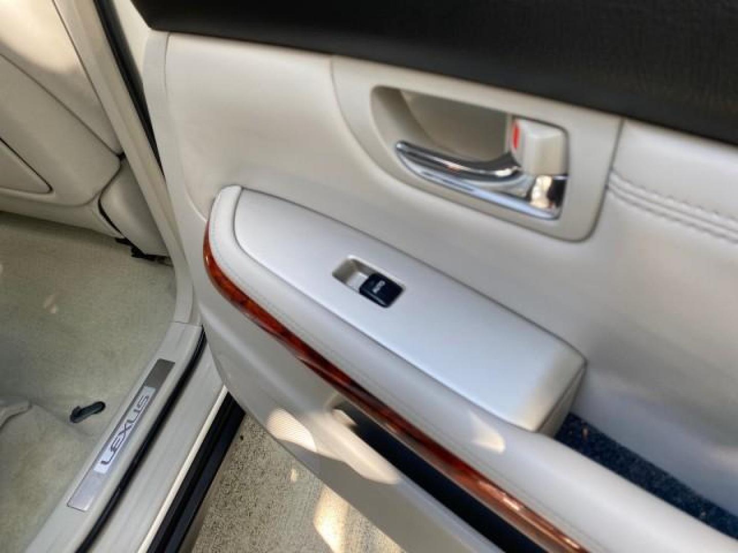 2008 Crystal White /Ivory Lexus RX 350 LUXERY 1 OWNER FL LOW MILES 48,341 (2T2GK31U68C) with an 3.5L DOHC SFI 24-Valve V6 Engine engine, Automatic transmission, located at 4701 North Dixie Hwy, Pompano Beach, FL, 33064, (954) 422-2889, 26.240938, -80.123474 - OUR WEBPAGE FLORIDACARS1.COM HAS OVER 100 PHOTOS AND FREE CARFAX LINK 2008 Lexus RX 350 1 OWNER FLORIDA SUNROOF $ 45,101 NEW ! 2008 LEXUS RX 350 VIN: 2T2GK31U68C046814 2 T 2 G K 3 1 U 6 8 C 0 4 6 8 1 4 4 DOOR WAGON/SPORT UTILITY 3.5L V6 F DOHC 24V GASOLINE FRONT WHEEL DRIVE Top Features Alloy Wheels - Photo#77