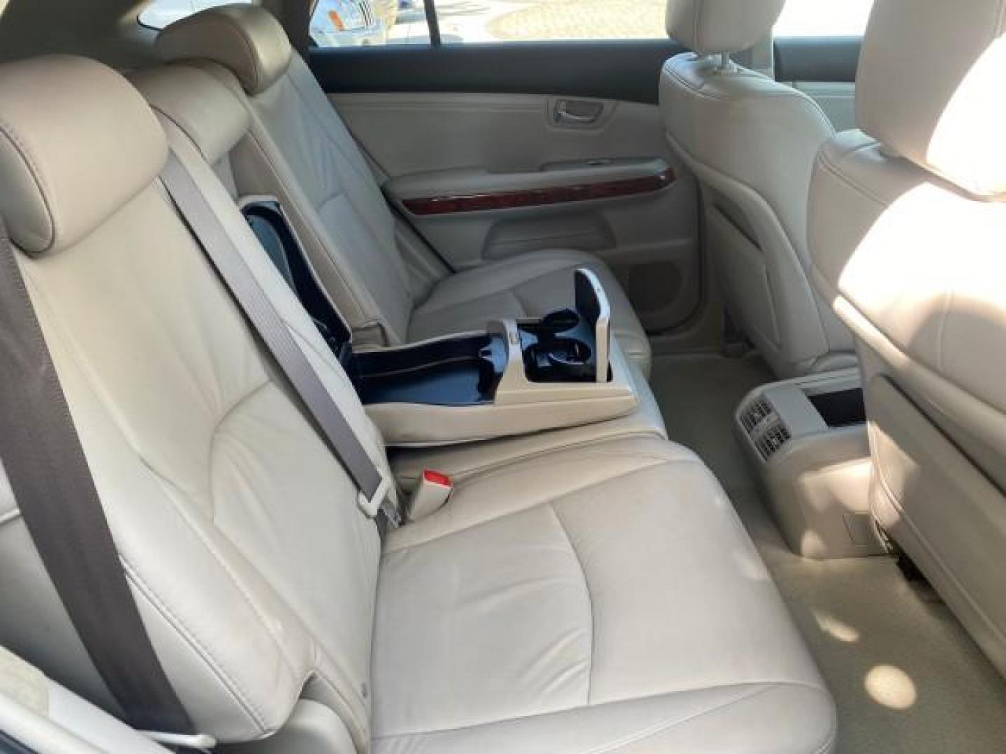 2008 Crystal White /Ivory Lexus RX 350 LUXERY 1 OWNER FL LOW MILES 48,341 (2T2GK31U68C) with an 3.5L DOHC SFI 24-Valve V6 Engine engine, Automatic transmission, located at 4701 North Dixie Hwy, Pompano Beach, FL, 33064, (954) 422-2889, 26.240938, -80.123474 - OUR WEBPAGE FLORIDACARS1.COM HAS OVER 100 PHOTOS AND FREE CARFAX LINK 2008 Lexus RX 350 1 OWNER FLORIDA SUNROOF $ 45,101 NEW ! 2008 LEXUS RX 350 VIN: 2T2GK31U68C046814 2 T 2 G K 3 1 U 6 8 C 0 4 6 8 1 4 4 DOOR WAGON/SPORT UTILITY 3.5L V6 F DOHC 24V GASOLINE FRONT WHEEL DRIVE Top Features Alloy Wheels - Photo#78
