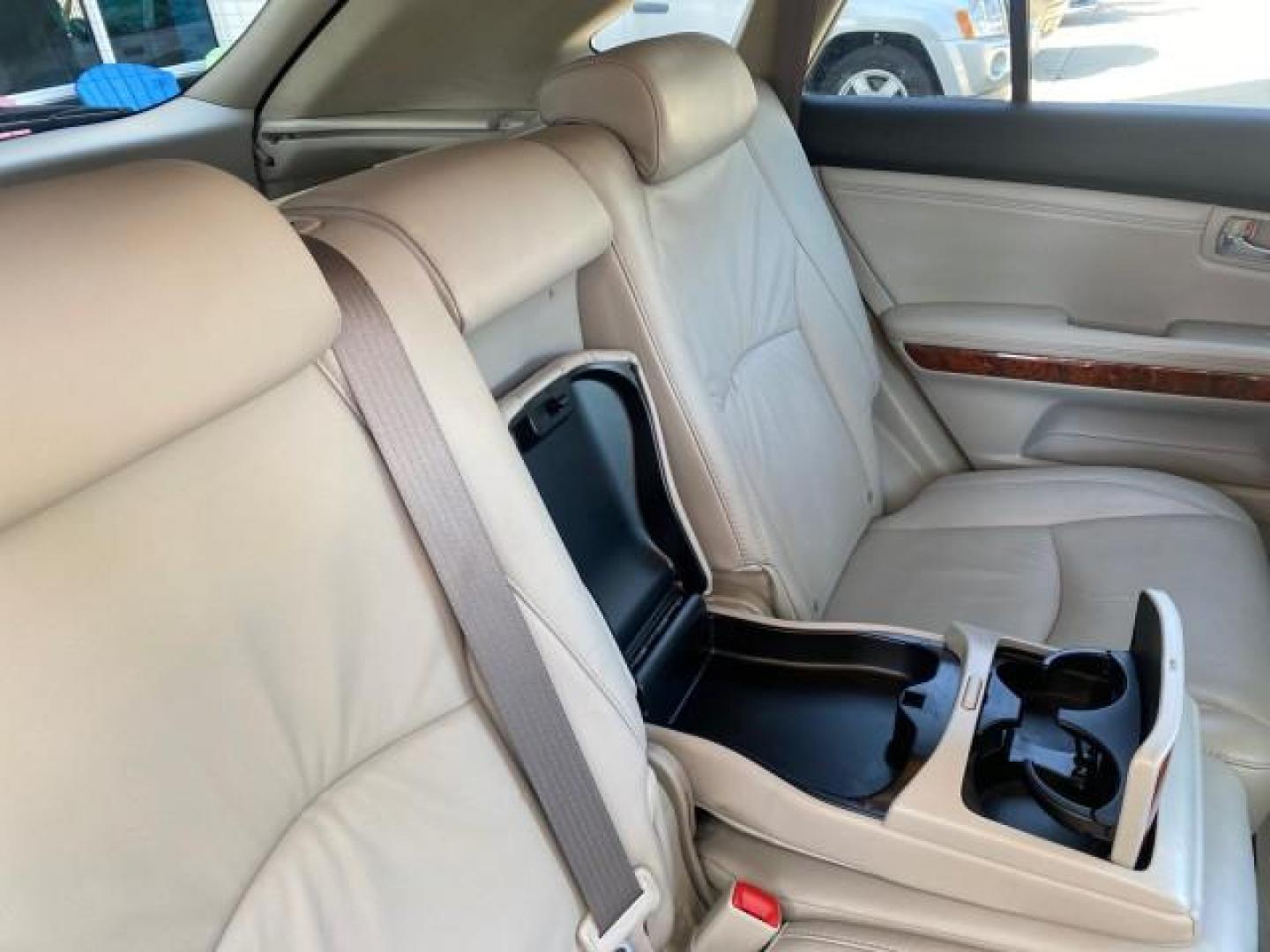 2008 Crystal White /Ivory Lexus RX 350 LUXERY 1 OWNER FL LOW MILES 48,341 (2T2GK31U68C) with an 3.5L DOHC SFI 24-Valve V6 Engine engine, Automatic transmission, located at 4701 North Dixie Hwy, Pompano Beach, FL, 33064, (954) 422-2889, 26.240938, -80.123474 - OUR WEBPAGE FLORIDACARS1.COM HAS OVER 100 PHOTOS AND FREE CARFAX LINK 2008 Lexus RX 350 1 OWNER FLORIDA SUNROOF $ 45,101 NEW ! 2008 LEXUS RX 350 VIN: 2T2GK31U68C046814 2 T 2 G K 3 1 U 6 8 C 0 4 6 8 1 4 4 DOOR WAGON/SPORT UTILITY 3.5L V6 F DOHC 24V GASOLINE FRONT WHEEL DRIVE Top Features Alloy Wheels - Photo#80