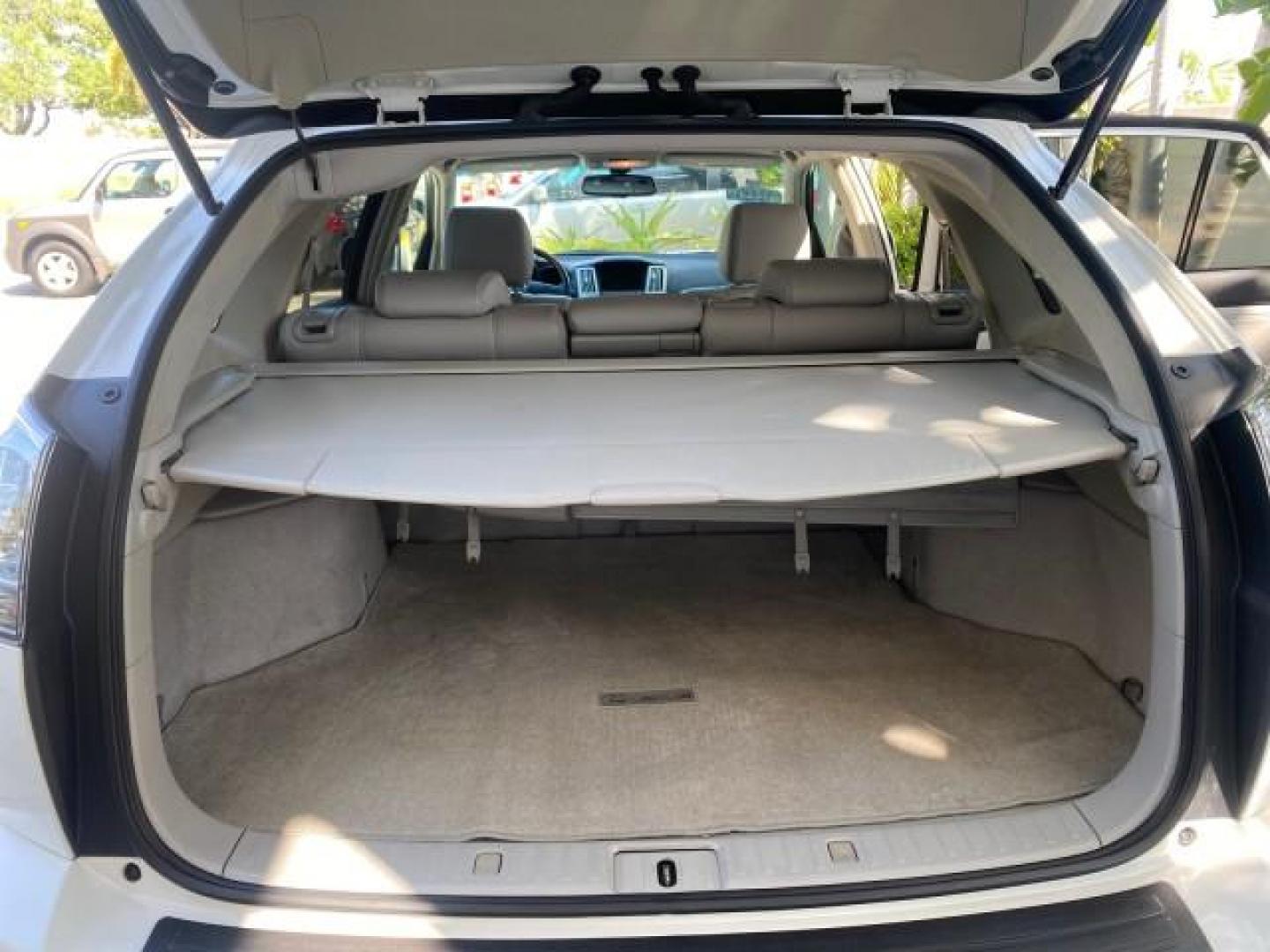 2008 Crystal White /Ivory Lexus RX 350 LUXERY 1 OWNER FL LOW MILES 48,341 (2T2GK31U68C) with an 3.5L DOHC SFI 24-Valve V6 Engine engine, Automatic transmission, located at 4701 North Dixie Hwy, Pompano Beach, FL, 33064, (954) 422-2889, 26.240938, -80.123474 - OUR WEBPAGE FLORIDACARS1.COM HAS OVER 100 PHOTOS AND FREE CARFAX LINK 2008 Lexus RX 350 1 OWNER FLORIDA SUNROOF $ 45,101 NEW ! 2008 LEXUS RX 350 VIN: 2T2GK31U68C046814 2 T 2 G K 3 1 U 6 8 C 0 4 6 8 1 4 4 DOOR WAGON/SPORT UTILITY 3.5L V6 F DOHC 24V GASOLINE FRONT WHEEL DRIVE Top Features Alloy Wheels - Photo#81