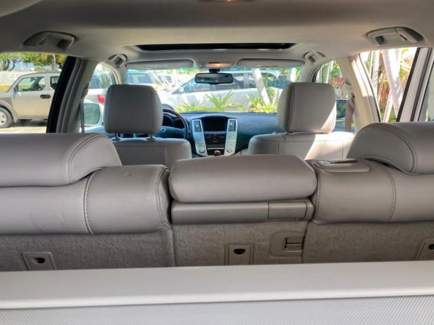 2008 Crystal White /Ivory Lexus RX 350 LUXERY 1 OWNER FL LOW MILES 48,341 (2T2GK31U68C) with an 3.5L DOHC SFI 24-Valve V6 Engine engine, Automatic transmission, located at 4701 North Dixie Hwy, Pompano Beach, FL, 33064, (954) 422-2889, 26.240938, -80.123474 - OUR WEBPAGE FLORIDACARS1.COM HAS OVER 100 PHOTOS AND FREE CARFAX LINK 2008 Lexus RX 350 1 OWNER FLORIDA SUNROOF $ 45,101 NEW ! 2008 LEXUS RX 350 VIN: 2T2GK31U68C046814 2 T 2 G K 3 1 U 6 8 C 0 4 6 8 1 4 4 DOOR WAGON/SPORT UTILITY 3.5L V6 F DOHC 24V GASOLINE FRONT WHEEL DRIVE Top Features Alloy Wheels - Photo#82