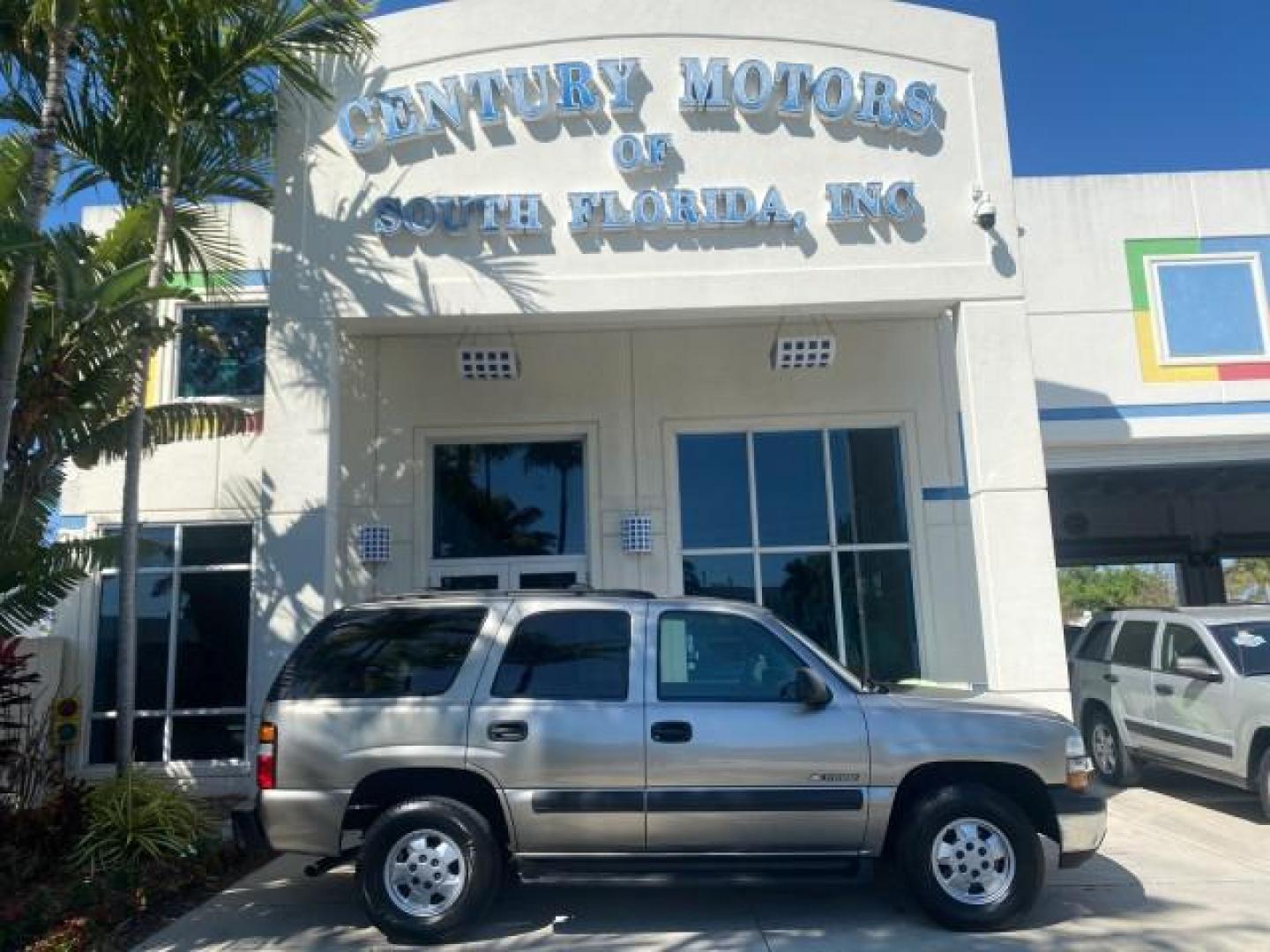 2002 Light Pewter Metallic /Gpht/Med Gray Chevrolet Tahoe LS FLORIDA LOW MILES 55,735 (1GNEC13Z72R) with an 5.3L Vortec 1000 SFI V8 Engine engine, Automatic transmission, located at 4701 North Dixie Hwy, Pompano Beach, FL, 33064, (954) 422-2889, 26.240938, -80.123474 - OUR WEBPAGE FLORIDACARS1.COM HAS OVER 100 PHOTOS AND FREE CARFAX LINK 2002 CHEVROLET TAHOE LS LEATHER $ 35,524 NEW VIN: 1GNEC13Z72R225695 1 G N E C 1 3 Z 7 2 R 2 2 5 6 9 5 4 DOOR WAGON/SPORT UTILITY 5.3L V8 F FLEX FUEL REAR WHEEL DRIVE Top Features Alloy Wheels Cloth Seats Running Boards Basic Featu - Photo#0