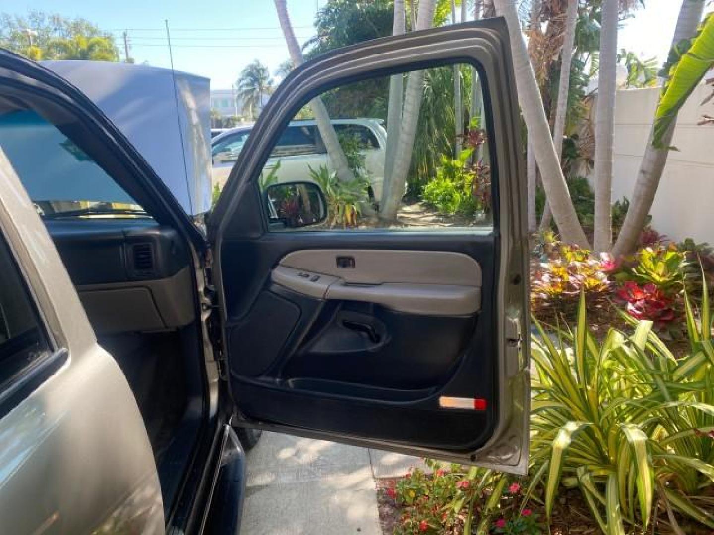 2002 Light Pewter Metallic /Gpht/Med Gray Chevrolet Tahoe LS FLORIDA LOW MILES 55,735 (1GNEC13Z72R) with an 5.3L Vortec 1000 SFI V8 Engine engine, Automatic transmission, located at 4701 North Dixie Hwy, Pompano Beach, FL, 33064, (954) 422-2889, 26.240938, -80.123474 - OUR WEBPAGE FLORIDACARS1.COM HAS OVER 100 PHOTOS AND FREE CARFAX LINK 2002 CHEVROLET TAHOE LS LEATHER $ 35,524 NEW VIN: 1GNEC13Z72R225695 1 G N E C 1 3 Z 7 2 R 2 2 5 6 9 5 4 DOOR WAGON/SPORT UTILITY 5.3L V8 F FLEX FUEL REAR WHEEL DRIVE Top Features Alloy Wheels Cloth Seats Running Boards Basic Featu - Photo#11