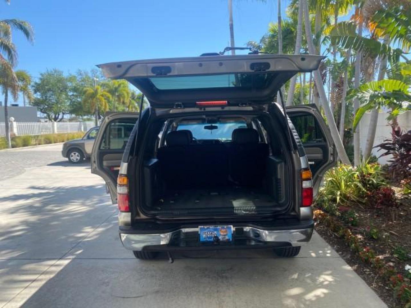 2002 Light Pewter Metallic /Gpht/Med Gray Chevrolet Tahoe LS FLORIDA LOW MILES 55,735 (1GNEC13Z72R) with an 5.3L Vortec 1000 SFI V8 Engine engine, Automatic transmission, located at 4701 North Dixie Hwy, Pompano Beach, FL, 33064, (954) 422-2889, 26.240938, -80.123474 - OUR WEBPAGE FLORIDACARS1.COM HAS OVER 100 PHOTOS AND FREE CARFAX LINK 2002 CHEVROLET TAHOE LS LEATHER $ 35,524 NEW VIN: 1GNEC13Z72R225695 1 G N E C 1 3 Z 7 2 R 2 2 5 6 9 5 4 DOOR WAGON/SPORT UTILITY 5.3L V8 F FLEX FUEL REAR WHEEL DRIVE Top Features Alloy Wheels Cloth Seats Running Boards Basic Featu - Photo#15