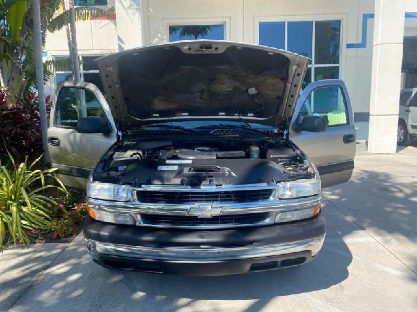 2002 Light Pewter Metallic /Gpht/Med Gray Chevrolet Tahoe LS FLORIDA LOW MILES 55,735 (1GNEC13Z72R) with an 5.3L Vortec 1000 SFI V8 Engine engine, Automatic transmission, located at 4701 North Dixie Hwy, Pompano Beach, FL, 33064, (954) 422-2889, 26.240938, -80.123474 - OUR WEBPAGE FLORIDACARS1.COM HAS OVER 100 PHOTOS AND FREE CARFAX LINK 2002 CHEVROLET TAHOE LS LEATHER $ 35,524 NEW VIN: 1GNEC13Z72R225695 1 G N E C 1 3 Z 7 2 R 2 2 5 6 9 5 4 DOOR WAGON/SPORT UTILITY 5.3L V8 F FLEX FUEL REAR WHEEL DRIVE Top Features Alloy Wheels Cloth Seats Running Boards Basic Featu - Photo#16