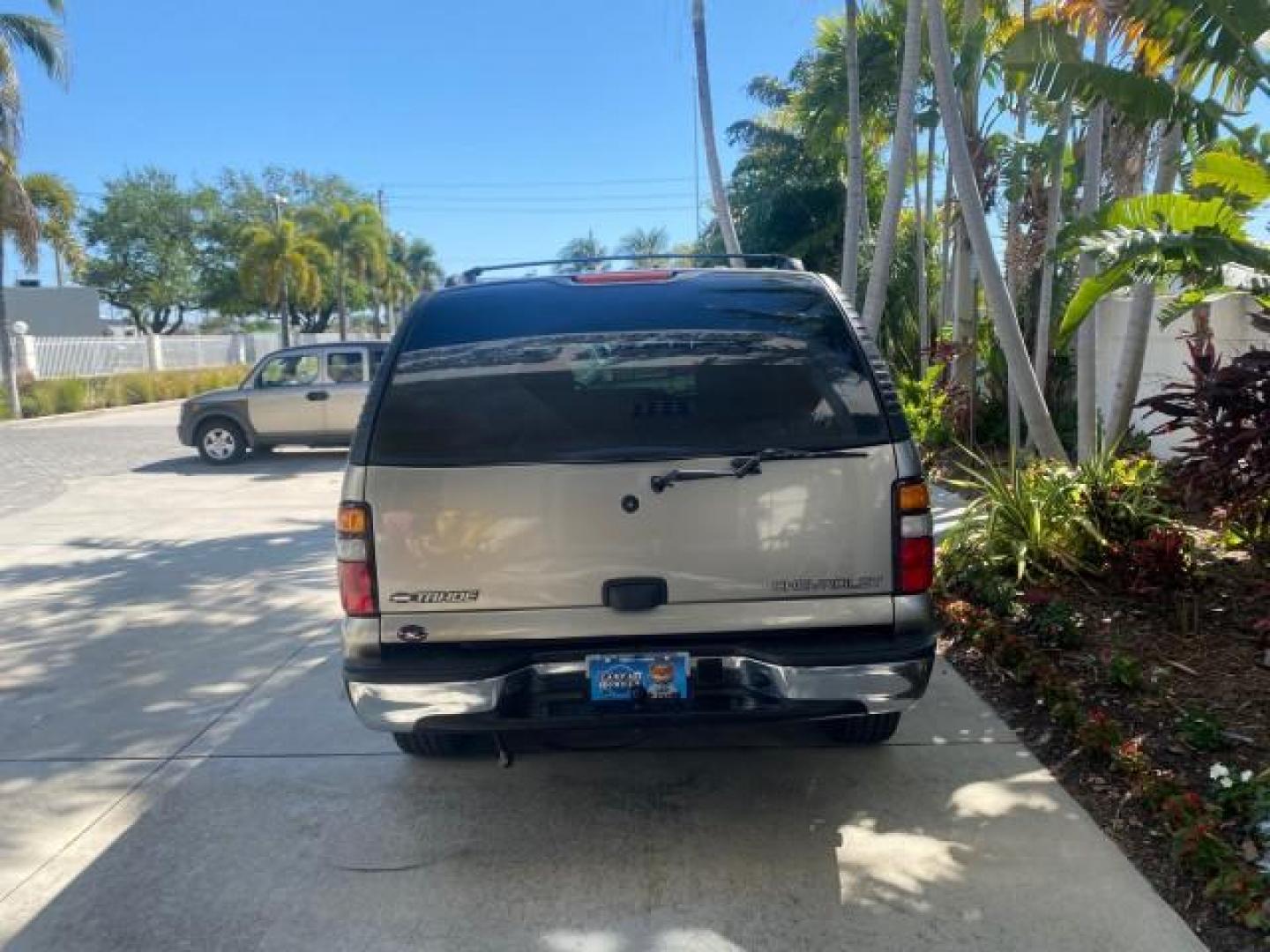 2002 Light Pewter Metallic /Gpht/Med Gray Chevrolet Tahoe LS FLORIDA LOW MILES 55,735 (1GNEC13Z72R) with an 5.3L Vortec 1000 SFI V8 Engine engine, Automatic transmission, located at 4701 North Dixie Hwy, Pompano Beach, FL, 33064, (954) 422-2889, 26.240938, -80.123474 - OUR WEBPAGE FLORIDACARS1.COM HAS OVER 100 PHOTOS AND FREE CARFAX LINK 2002 CHEVROLET TAHOE LS LEATHER $ 35,524 NEW VIN: 1GNEC13Z72R225695 1 G N E C 1 3 Z 7 2 R 2 2 5 6 9 5 4 DOOR WAGON/SPORT UTILITY 5.3L V8 F FLEX FUEL REAR WHEEL DRIVE Top Features Alloy Wheels Cloth Seats Running Boards Basic Featu - Photo#6