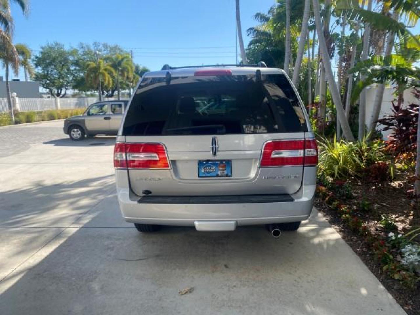 2011 Sterling Gray Metallic /Stone Lincoln Navigator 1 OWNER LOW MILES 53,320 (5LMJJ2H54BE) with an 5.4L SOHC 24-Valve V8 FFV Engine engine, Automatic transmission, located at 4701 North Dixie Hwy, Pompano Beach, FL, 33064, (954) 422-2889, 26.240938, -80.123474 - OUR WEBPAGE FLORIDACARS1.COM HAS OVER 100 PHOTOS AND FREE CARFAX LINK 2011 LINCOLN NAVIGATOR WE ADDED NEW FRONT ROTORS AND PADS VIN: 5LMJJ2H54BEJ04941 5 L M J J 2 H 5 4 B E J 0 4 9 4 1 4 DOOR WAGON/SPORT UTILITY 5.4L V8 F SOHC 24V FLEX FUEL REAR WHEEL DRIVE Top Features A/C Seat(s) Quad Seats Alloy - Photo#6