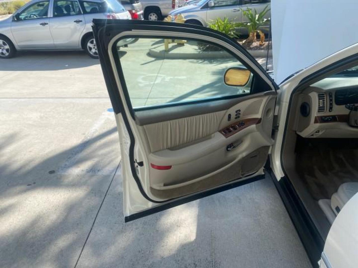 2001 White /Shale Buick Park Avenue LOW MILES 40,143 SUNROOF PEARL (1G4CW54K114) with an 3.8L SFI V6 3800 Series II Engine engine, Automatic transmission, located at 4701 North Dixie Hwy, Pompano Beach, FL, 33064, (954) 422-2889, 26.240938, -80.123474 - OUR WEBPAGE FLORIDACARS1.COM HAS OVER 100 PHOTOS AND FREE CARFAX LINK 2001 BUICK PARK AVENUE HARD TO FIND ! VIN: 1G4CW54K114283664 1 G 4 C W 5 4 K 1 1 4 2 8 3 6 6 4 SEDAN 4 DR 3.8L V6 F 12V GASOLINE 30 MPG FRONT WHEEL DRIVE Top Features Alloy Wheels Leather Seats Basic Features ABS Brakes Automatic - Photo#9